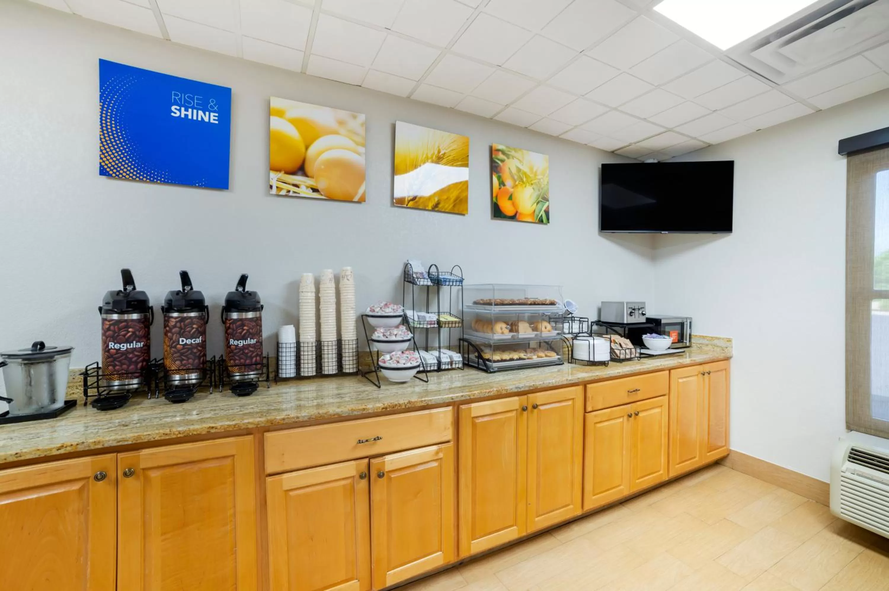 Buffet breakfast in Comfort Inn Asheville Airport