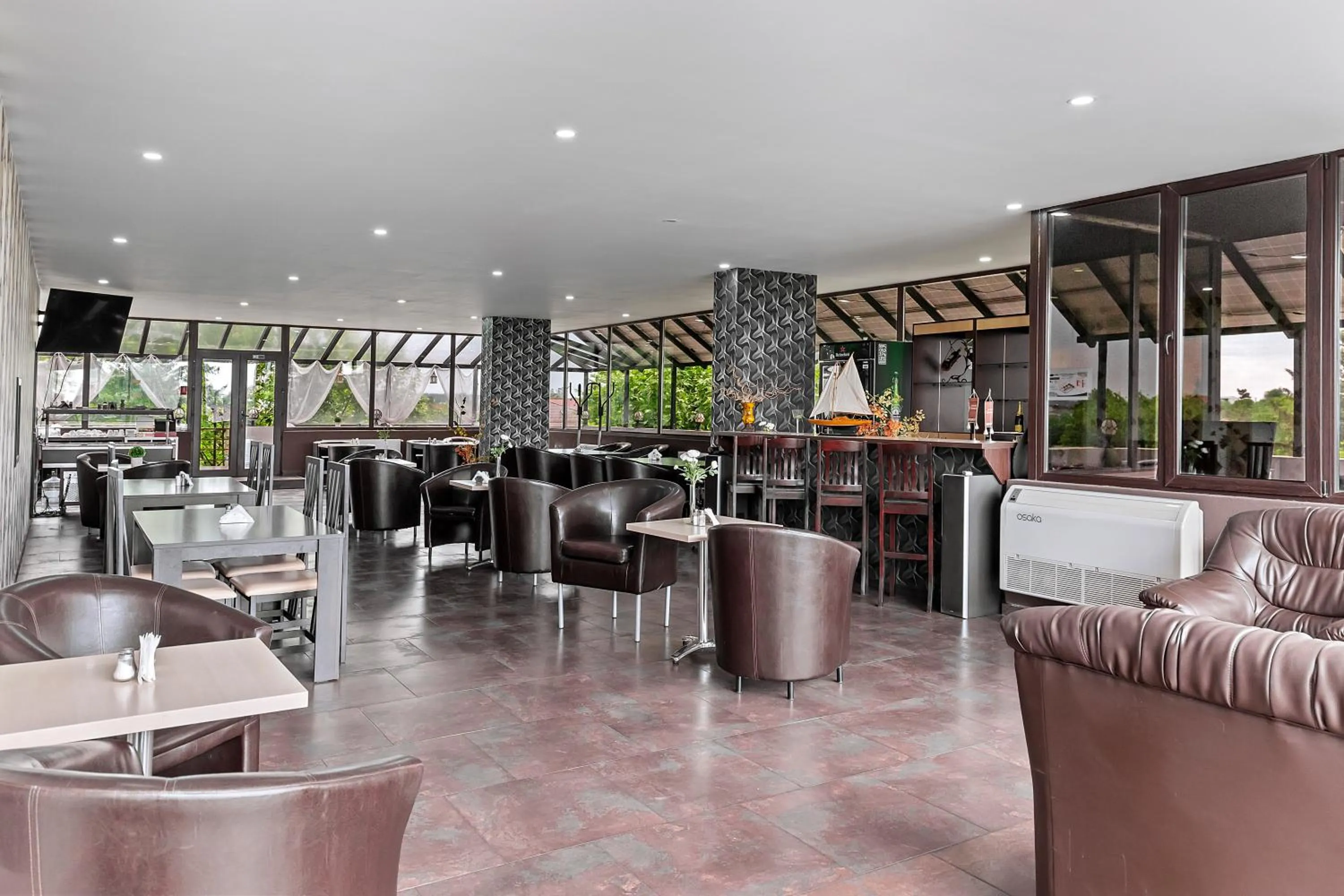 Breakfast in Hotel Charter Otopeni