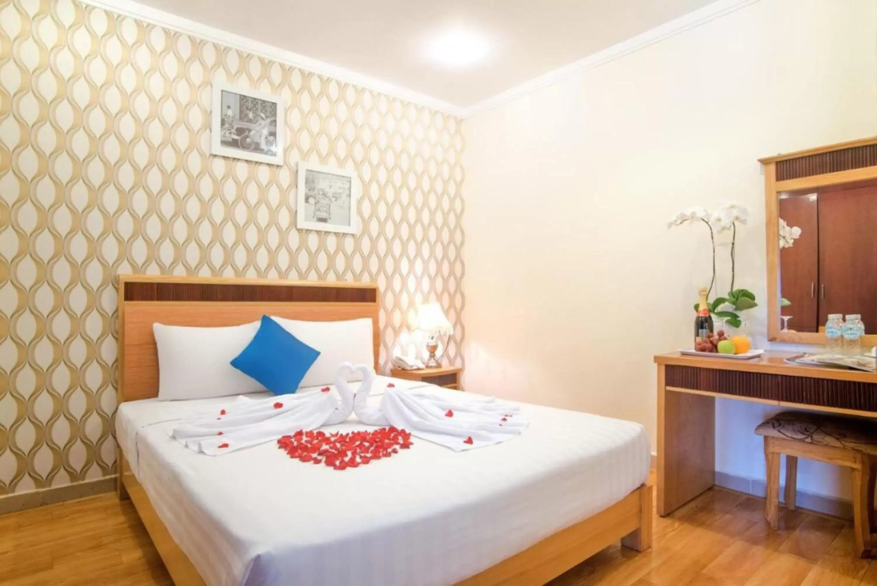 Superior Double or Twin Room in Ruby Saigon Hotel - Ben Thanh Superior Double or Twin Room in Ruby Saigon Hotel - Ben Thanh