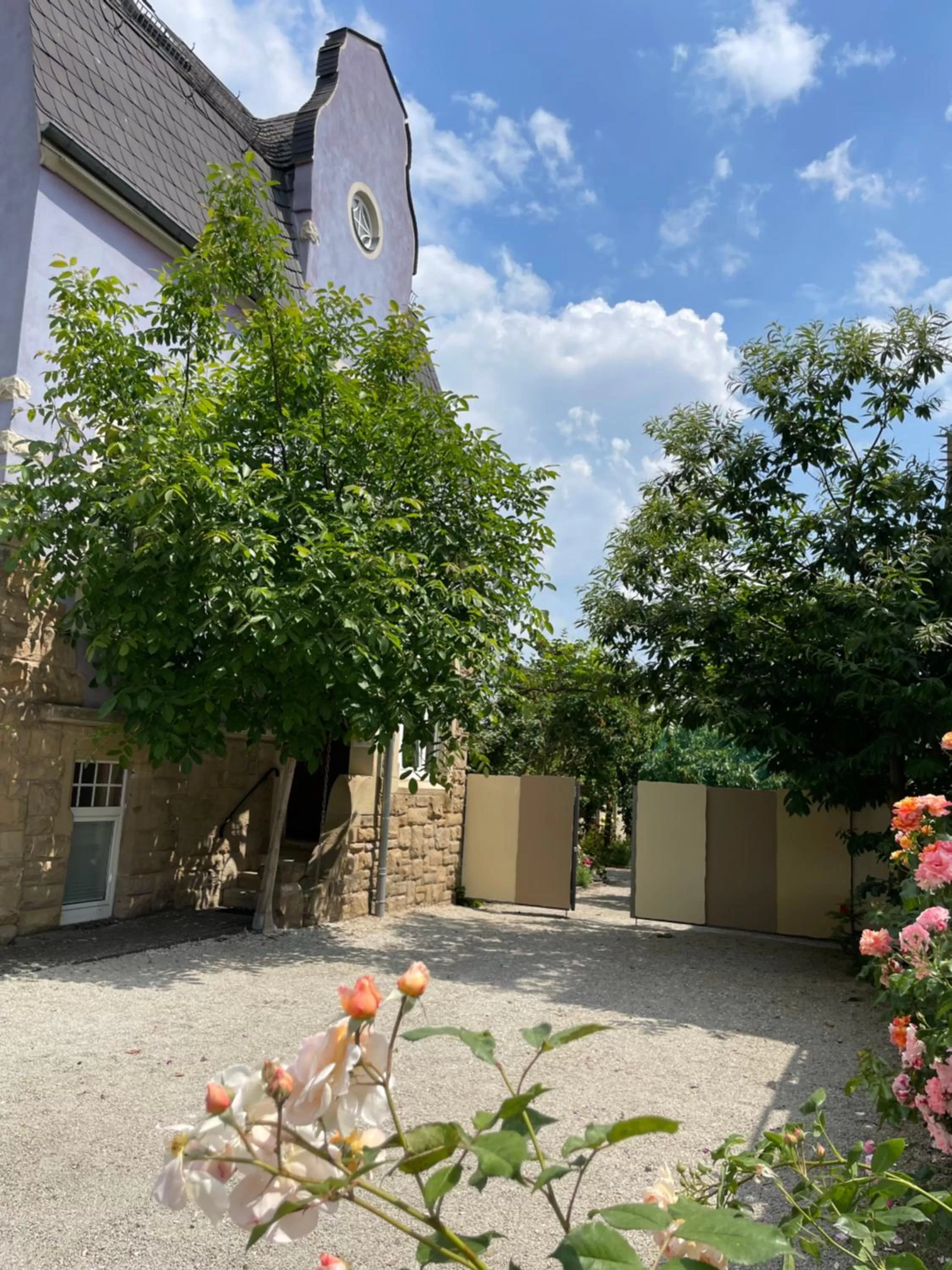Property building in Jugendstil-Hof