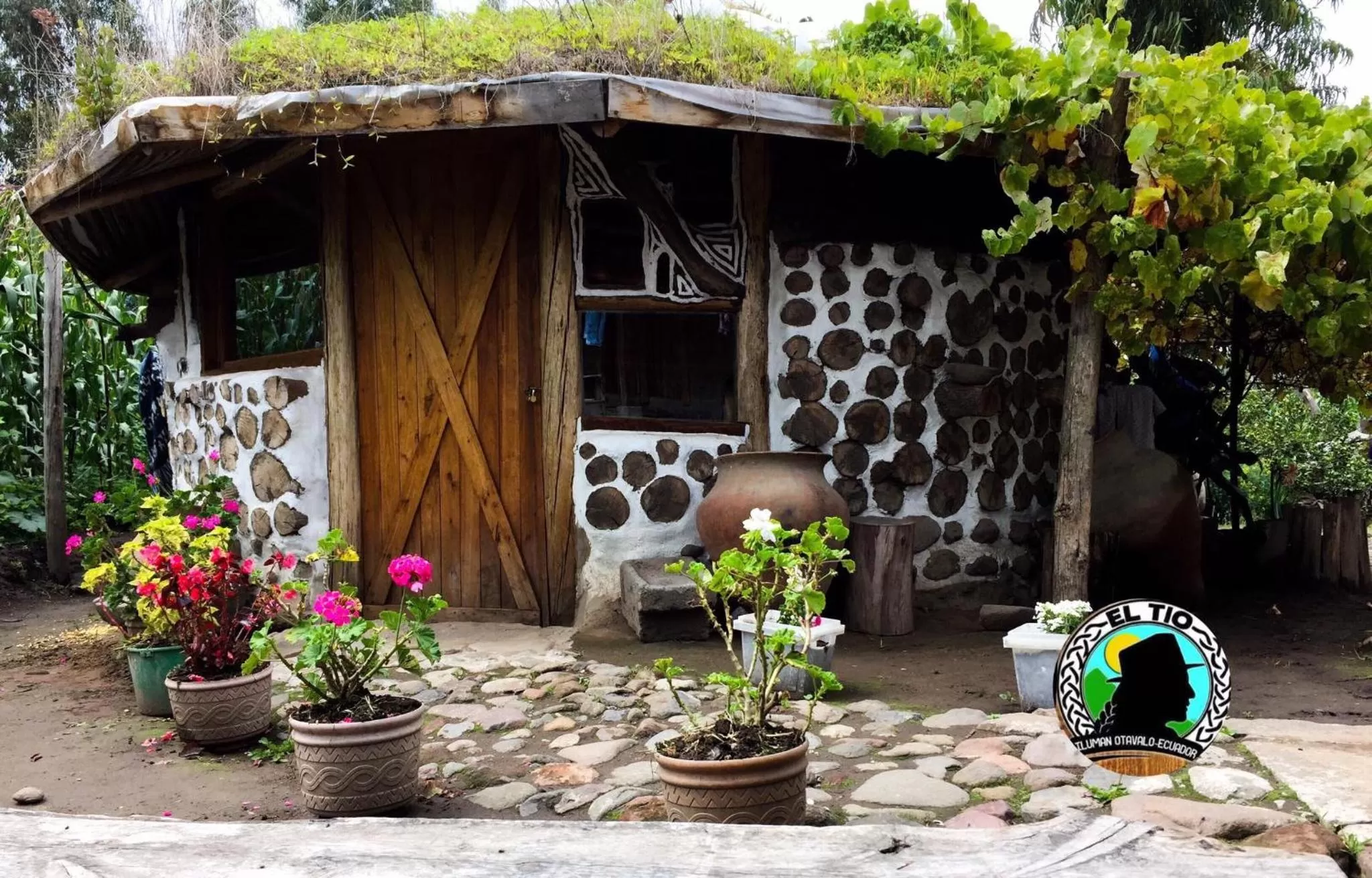 Property building in El Tio Hostal