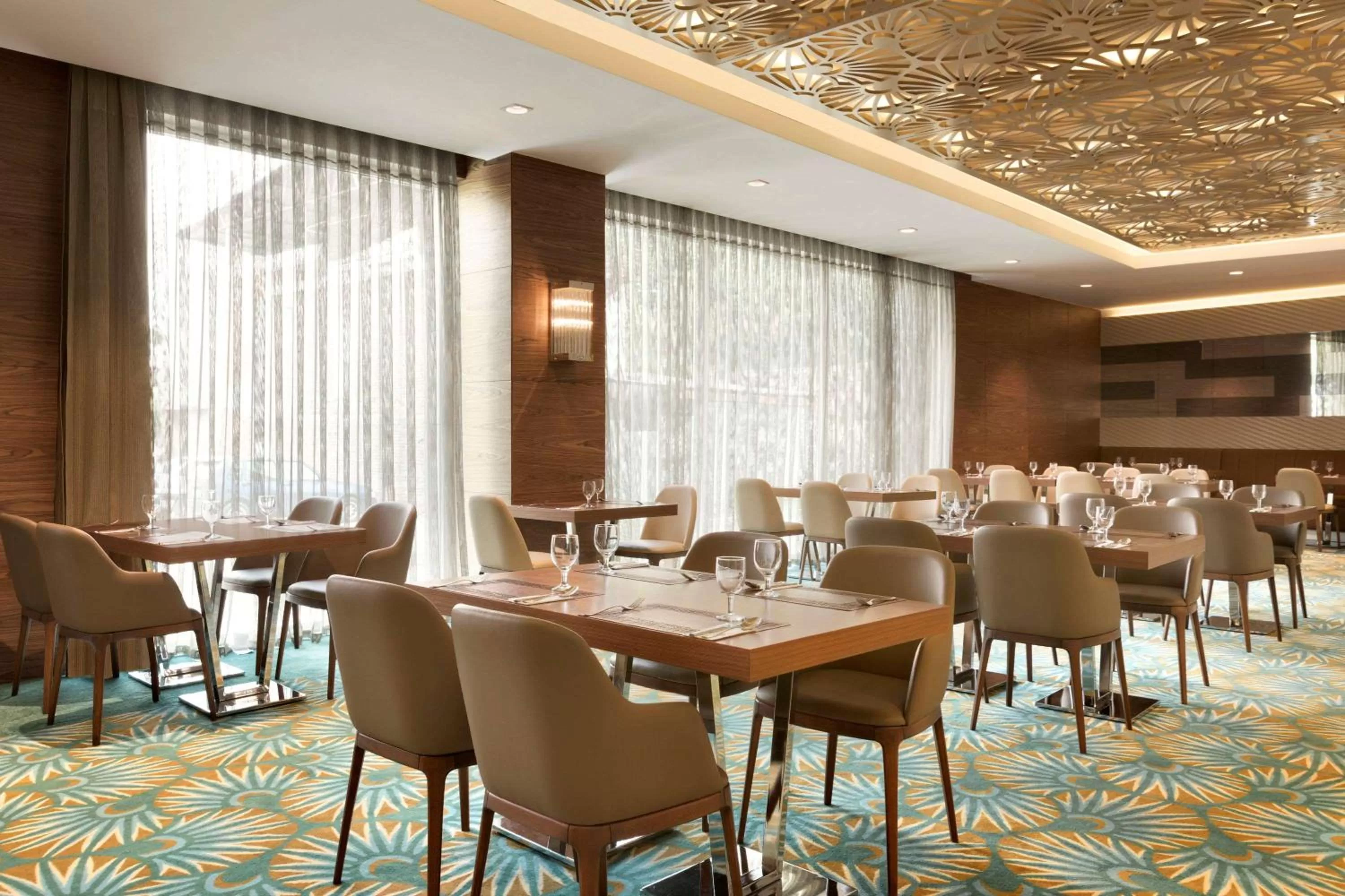 Restaurant/places to eat in Ramada by Wyndham Gemli̇k