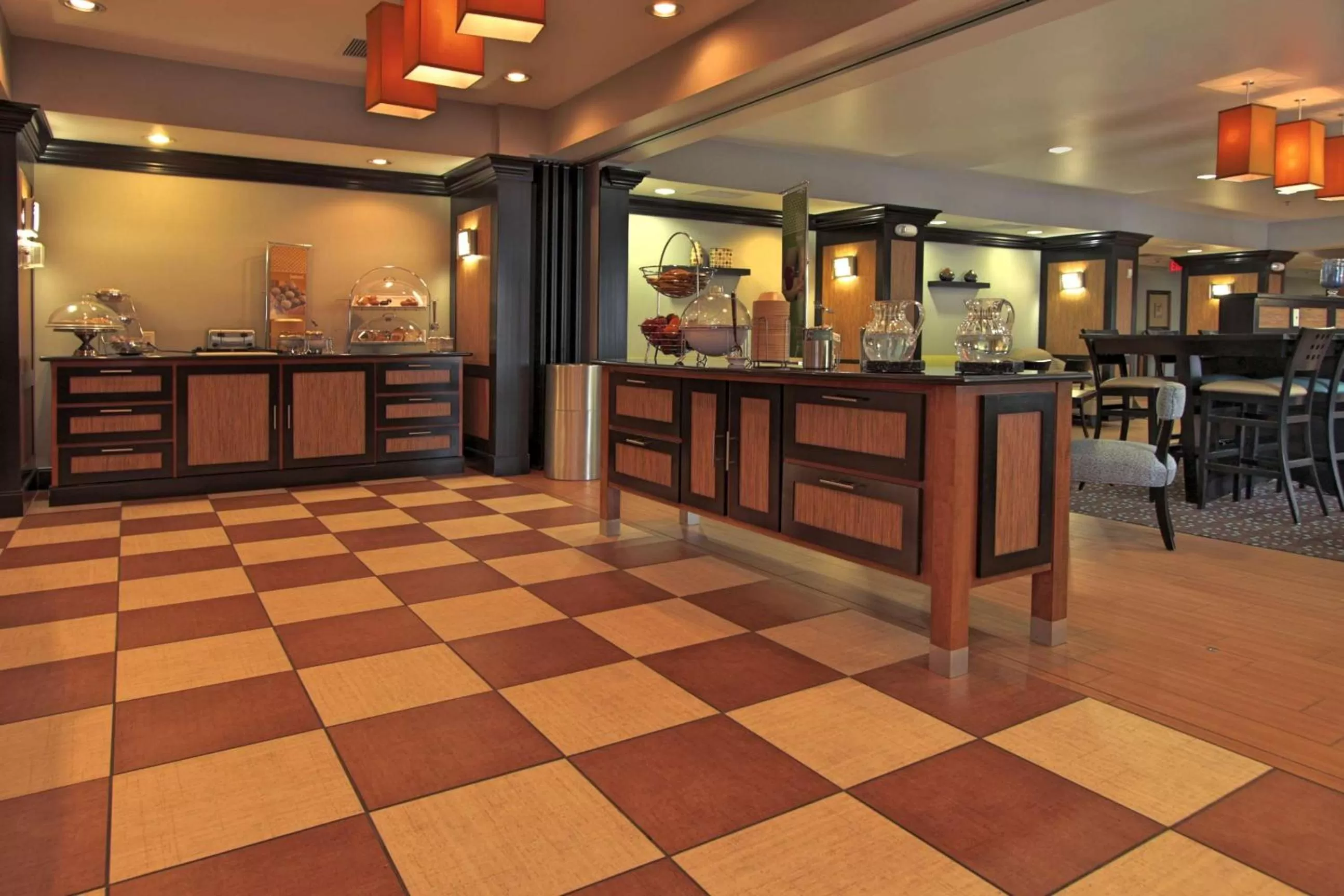 Restaurant/places to eat in Hampton Inn Defiance