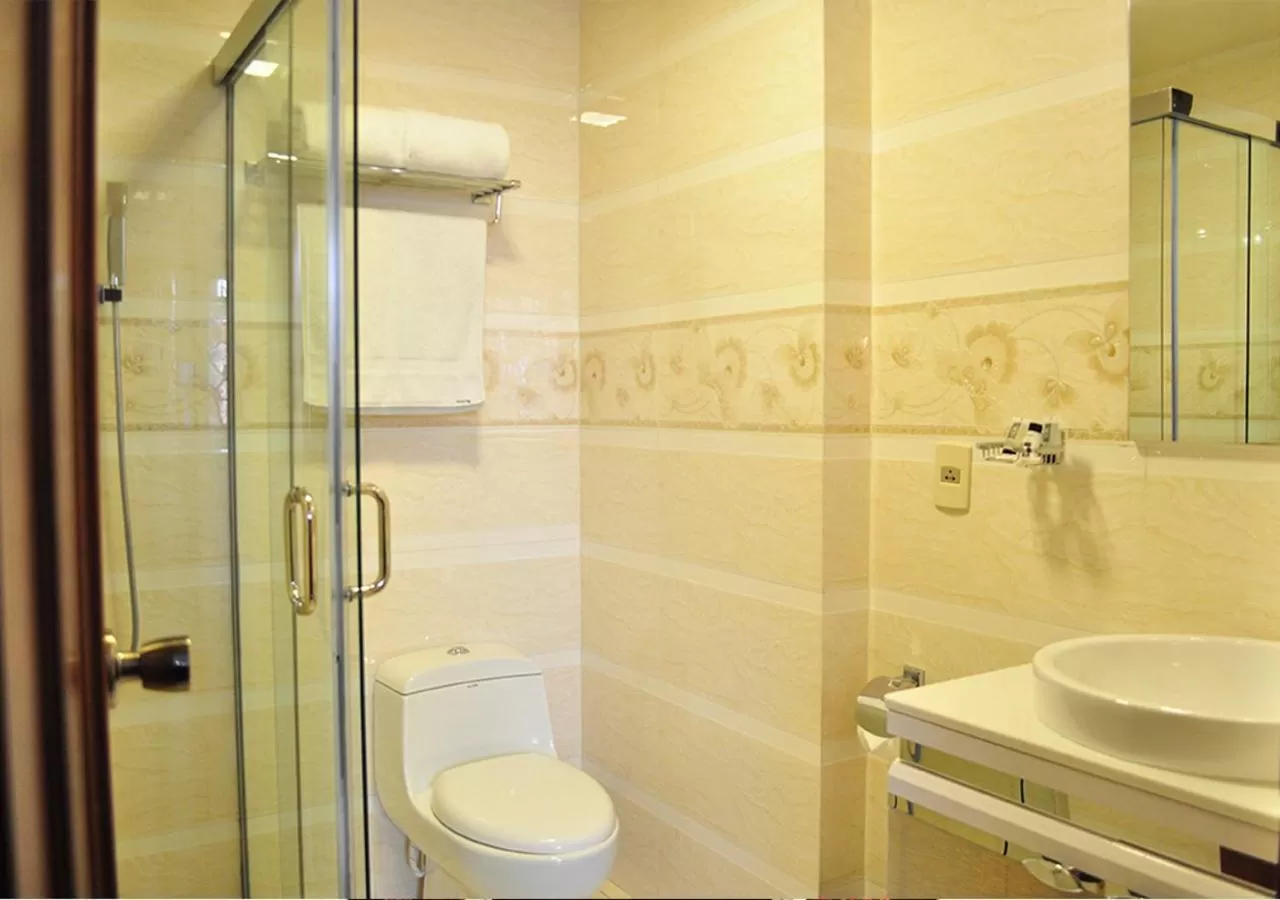 Bathroom in Qantu Hotel