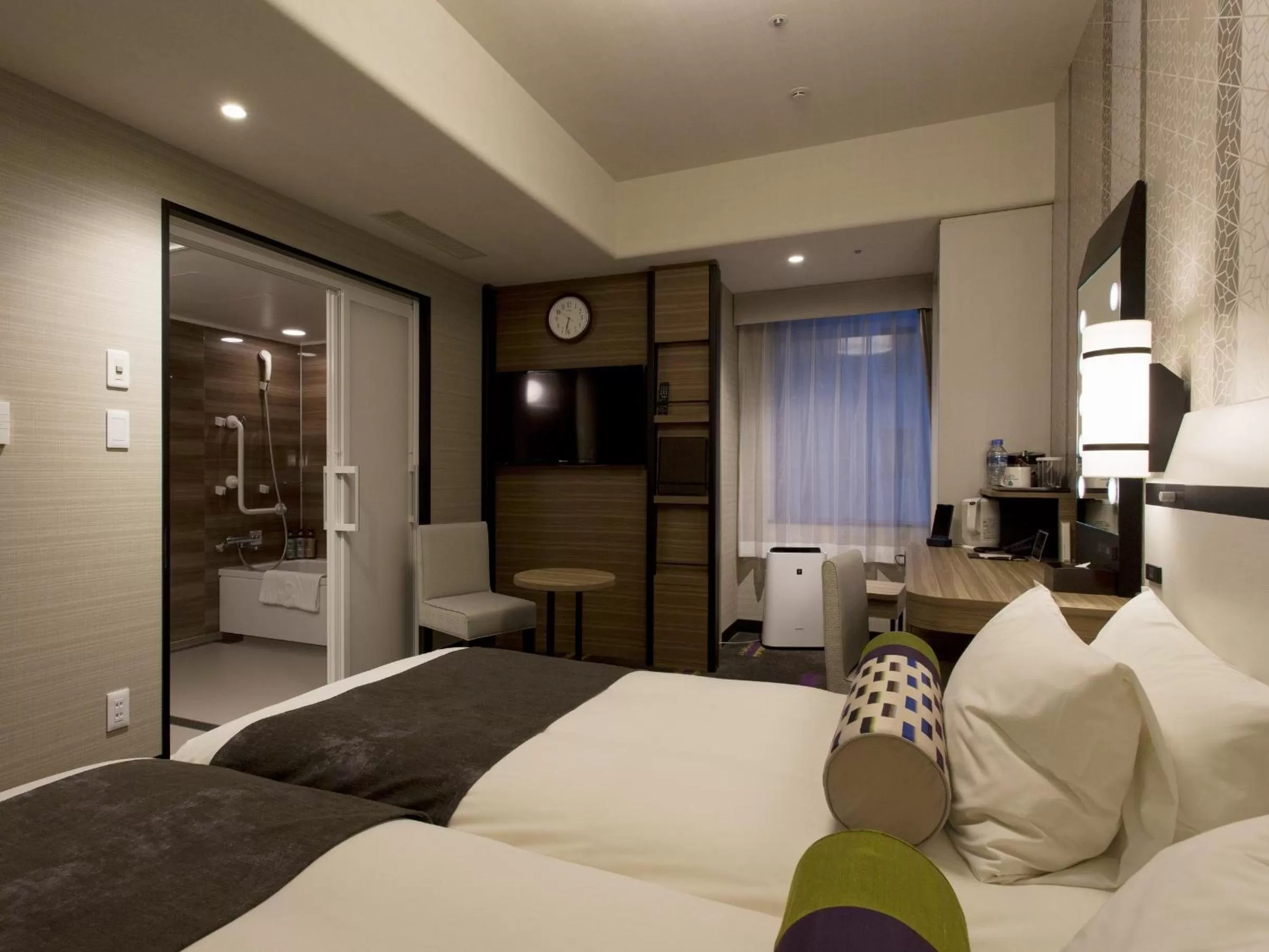 Photo of the whole room, Bed in Hotel Monterey Le Frere Osaka