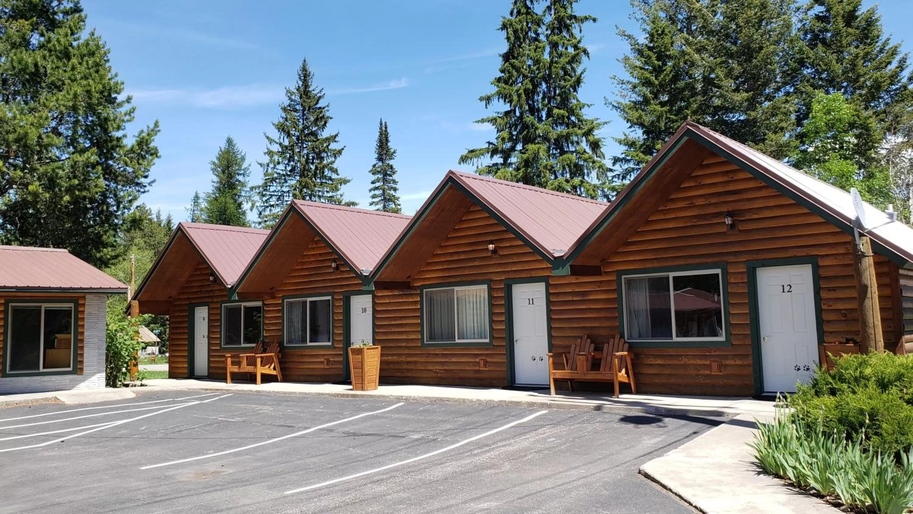 Property building in Beargrass Lodging & RV Resort