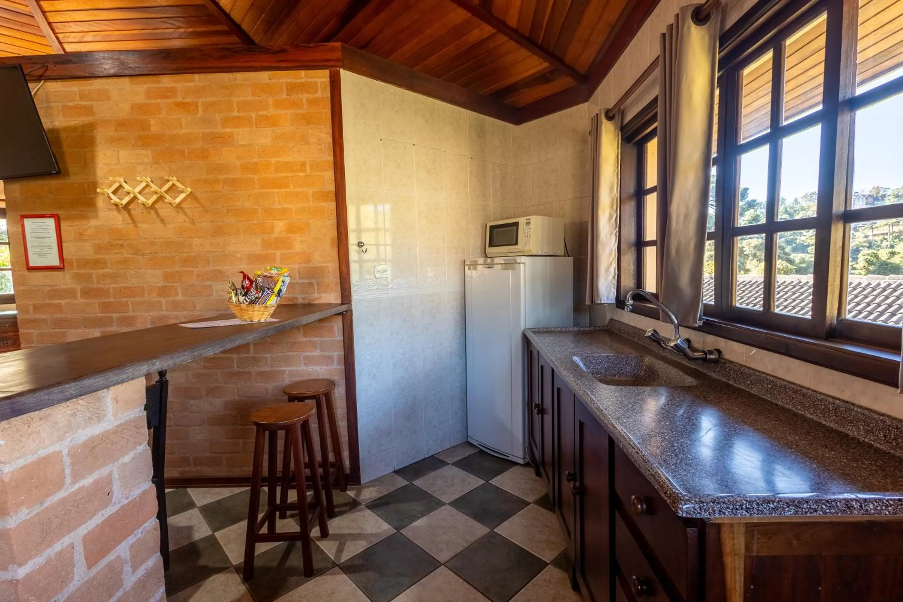 Kitchen/Kitchenette in Chalés 3 Pinheiros