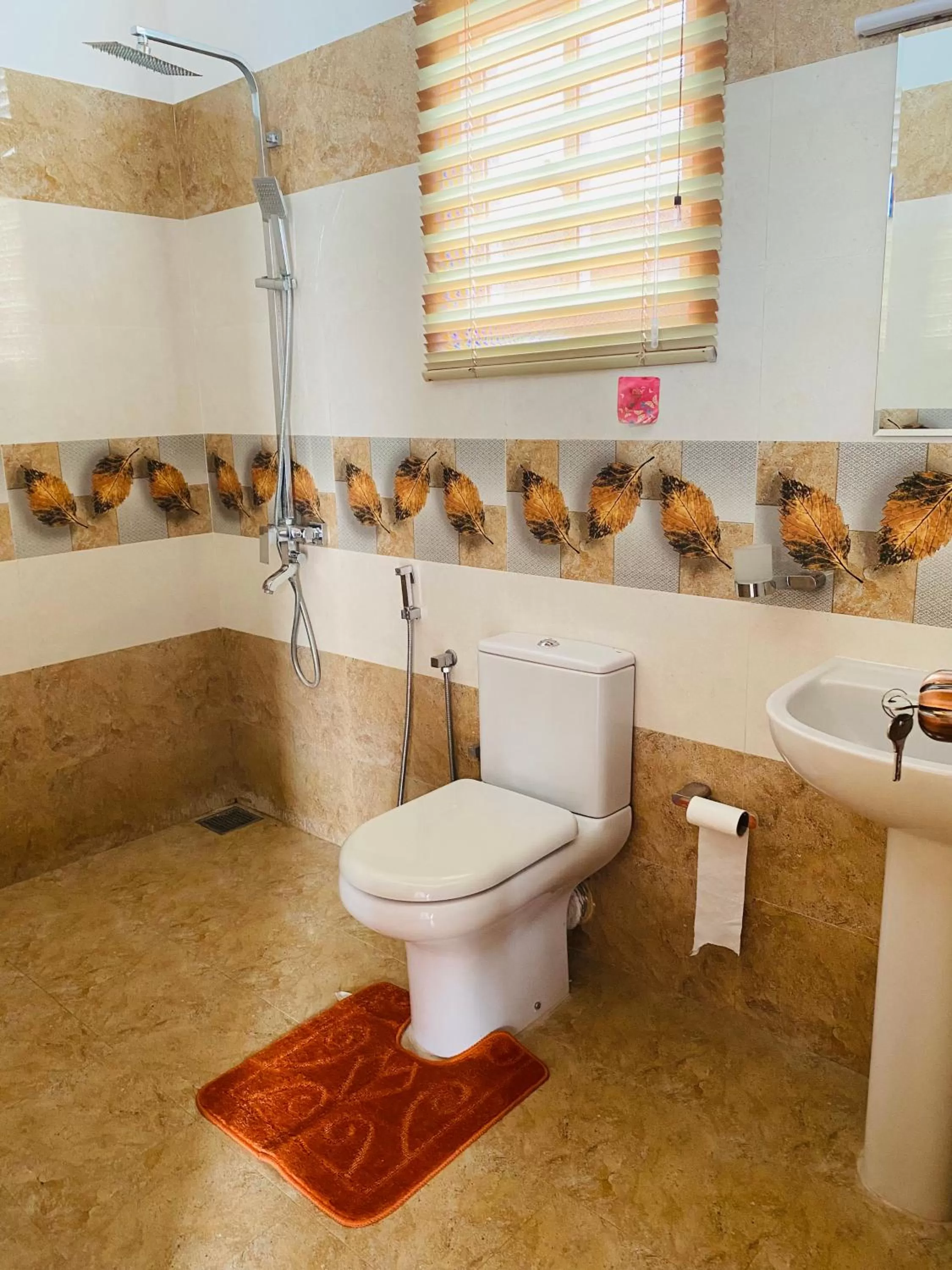 Shower in The Kingslayer Resort