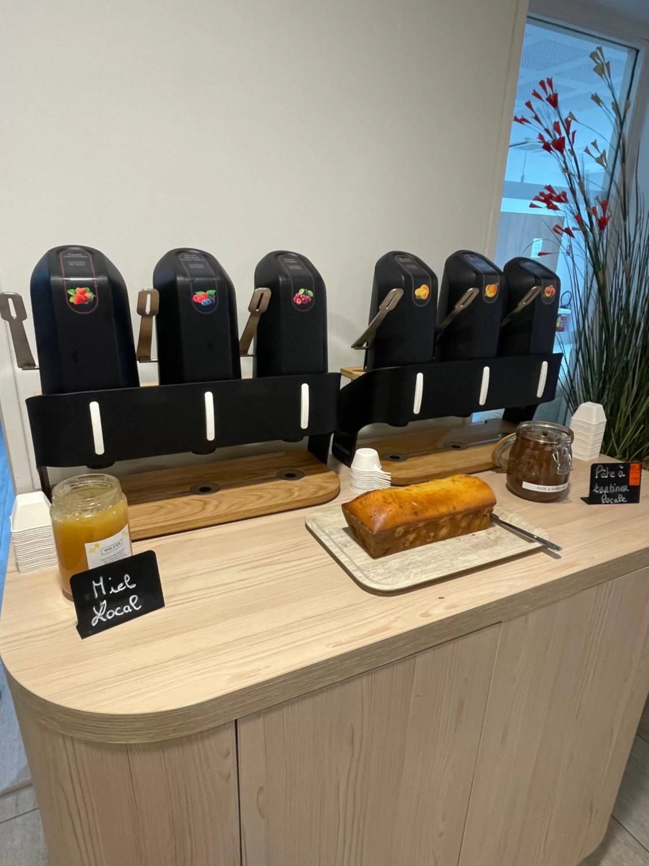 Breakfast in Hôtel Amiens Sud