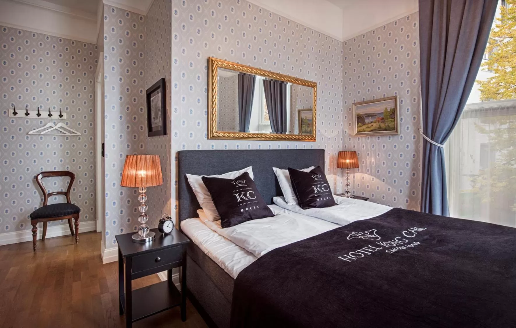 Bed in Hotel Kong Carl - Unike Hoteller