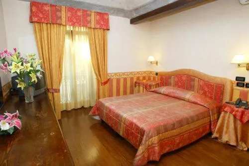 Photo of the whole room, Bed in Hotel Due Mondi