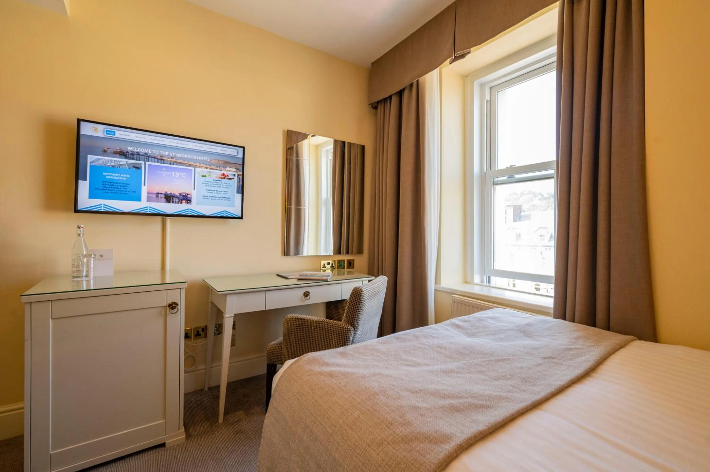 TV and multimedia, Bed in St George's Hotel - Llandudno