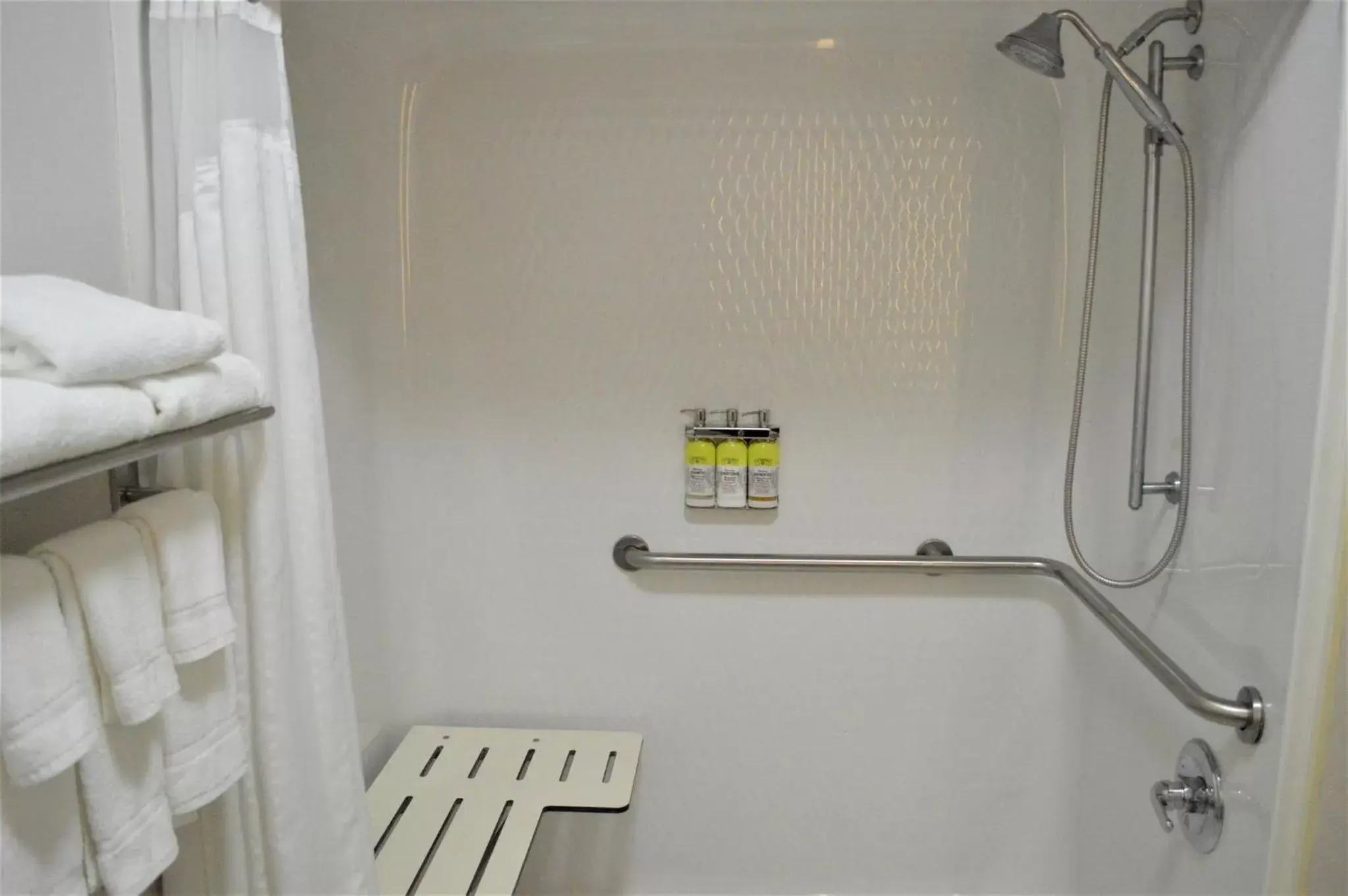 King Room - Mobility Access/Roll in Shower - Non-Smoking in Holiday Inn Express & Suites Batesville, an IHG Hotel King Room - Mobility Access/Roll in Shower - Non-Smoking in Holiday Inn Express & Suites Batesville, an IHG Hotel