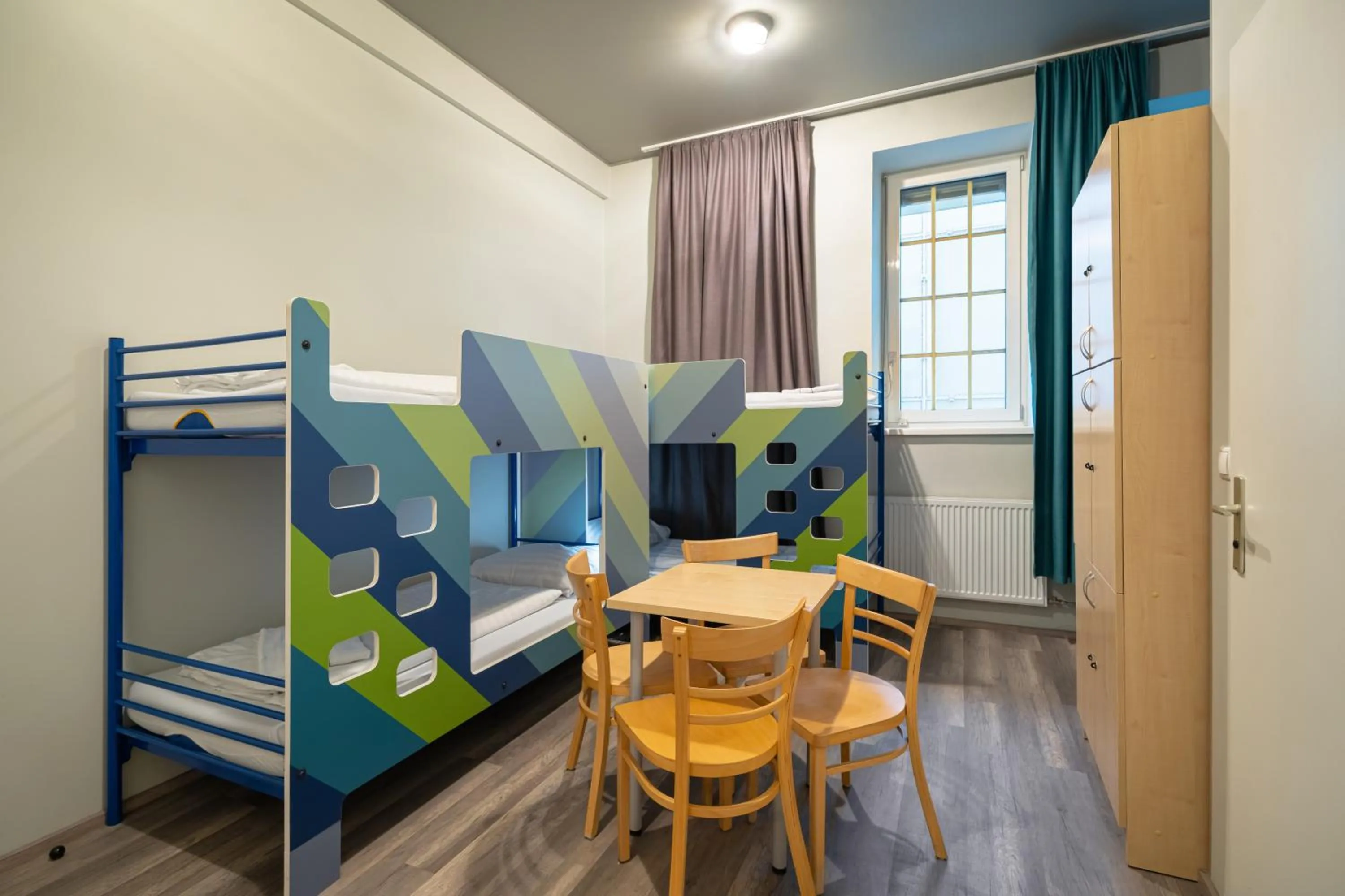 bunk bed, Bed in a&o Salzburg Hauptbahnhof