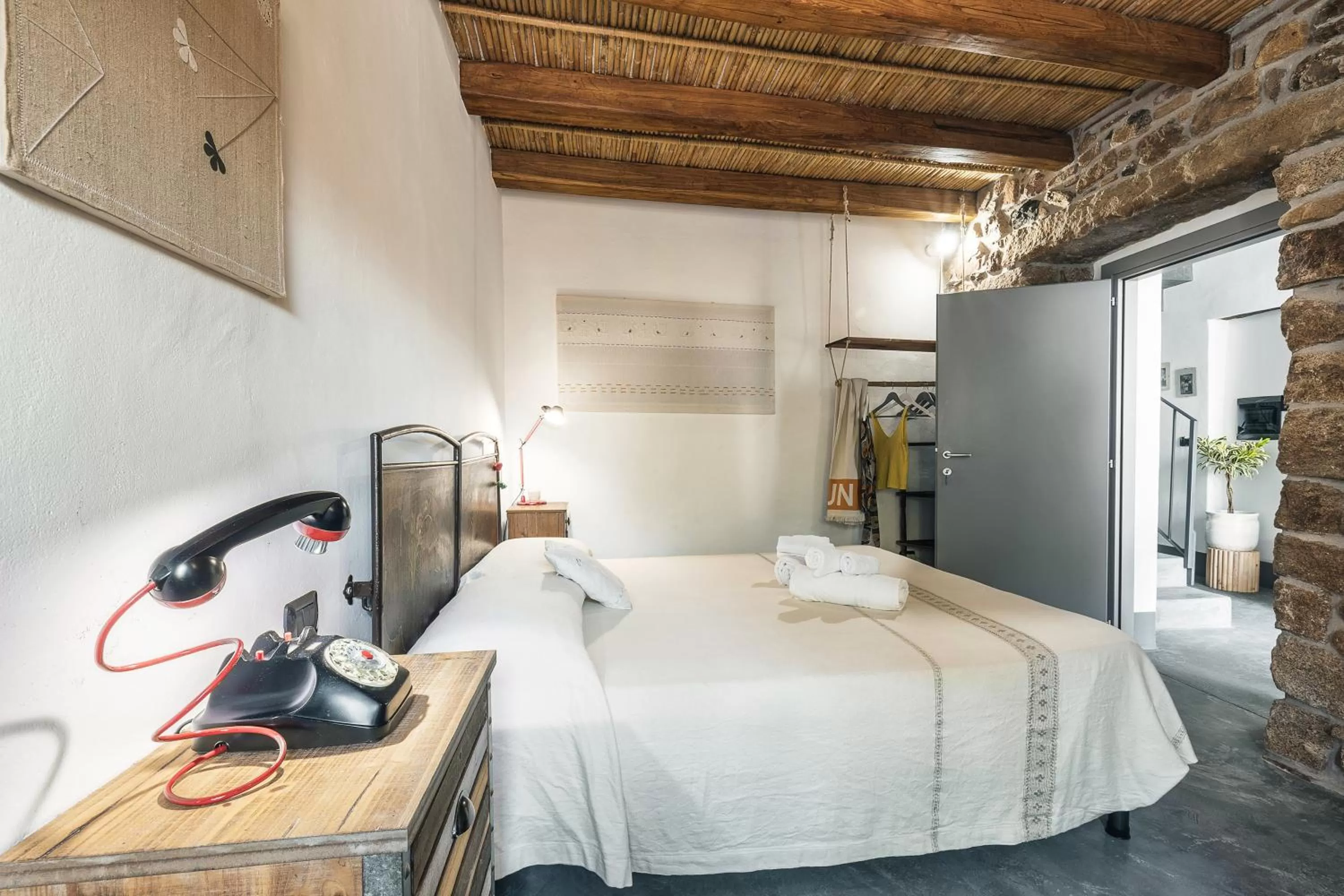 Photo of the whole room, Bed in Sa Crai B&B - Sardinian Experience