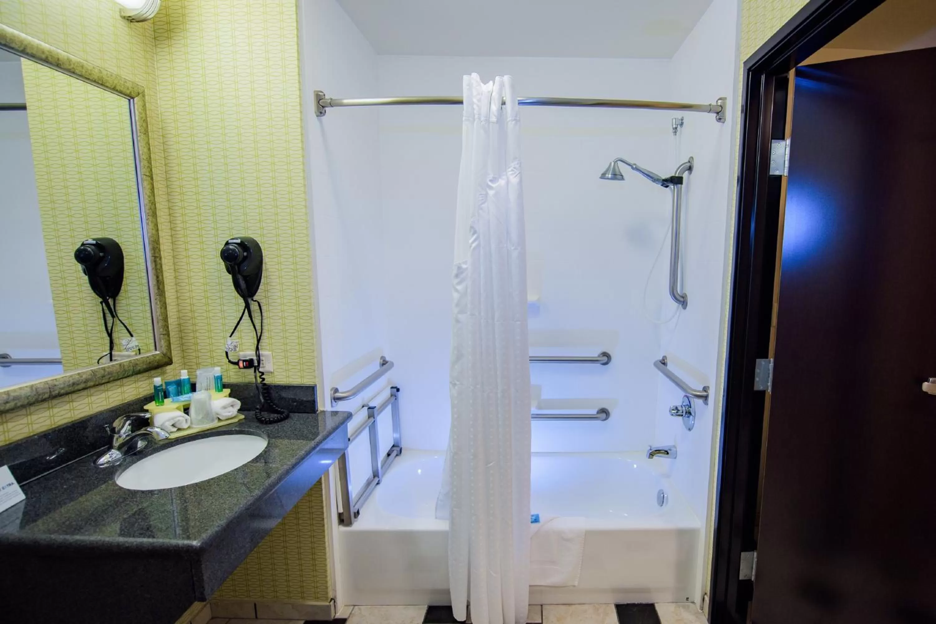 King Room with Mobility Accessible Tub - Non-Smoking in Holiday Inn Express Tulsa South Bixby, an IHG Hotel