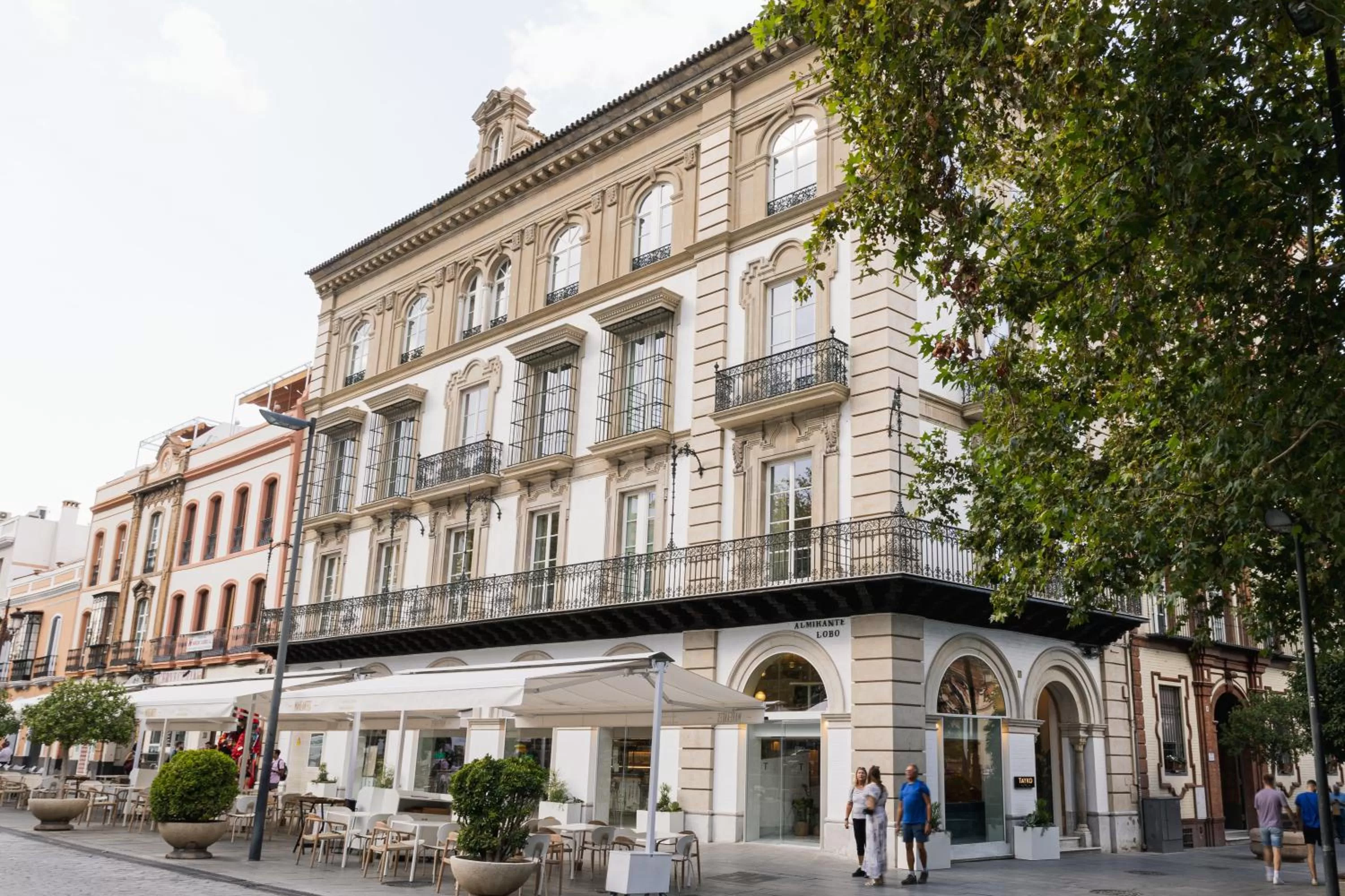 Property building in Hotel Tayko Sevilla