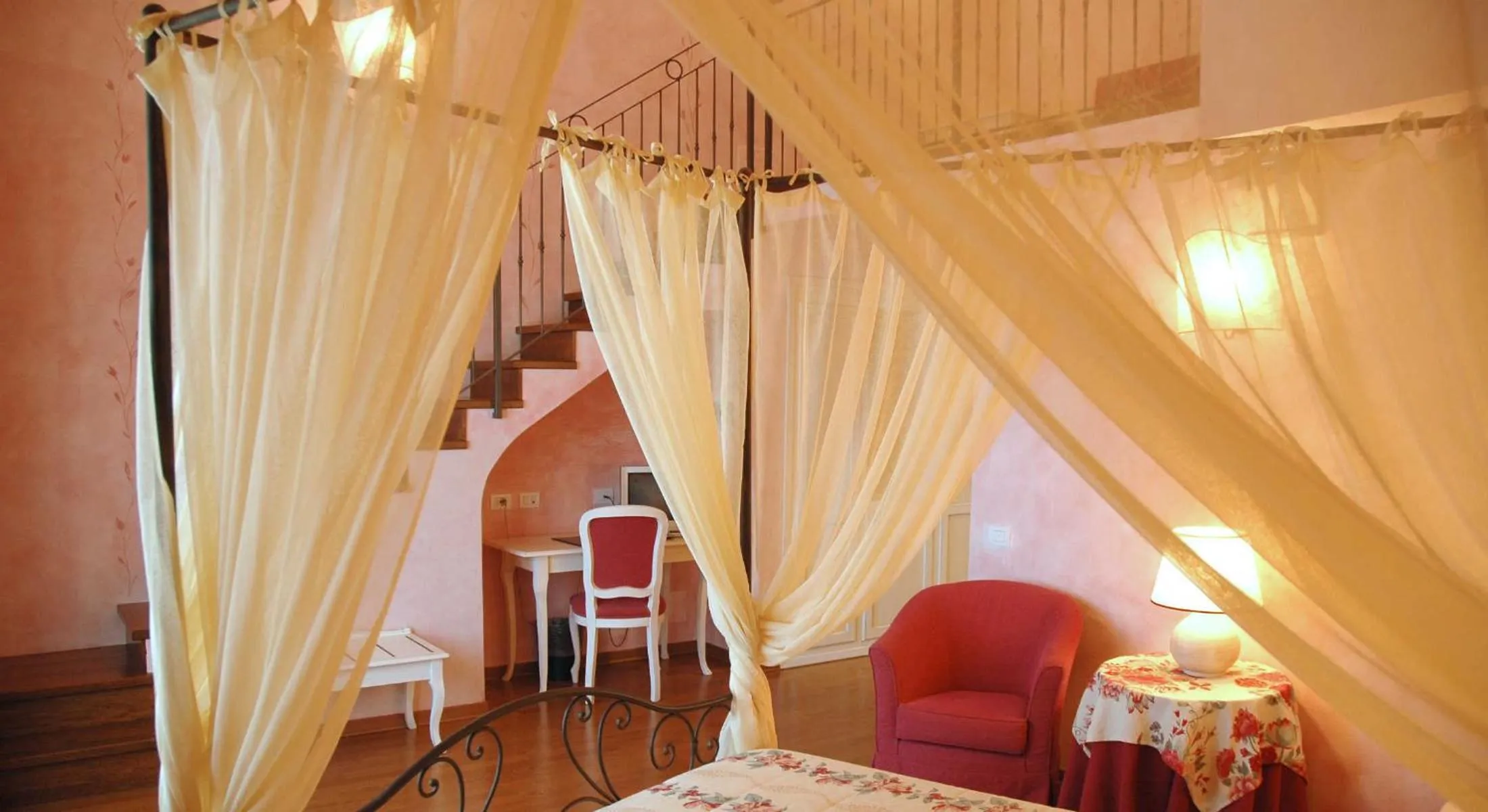 Bedroom in Hotel Borgo Di Cortefreda - Place of Charme