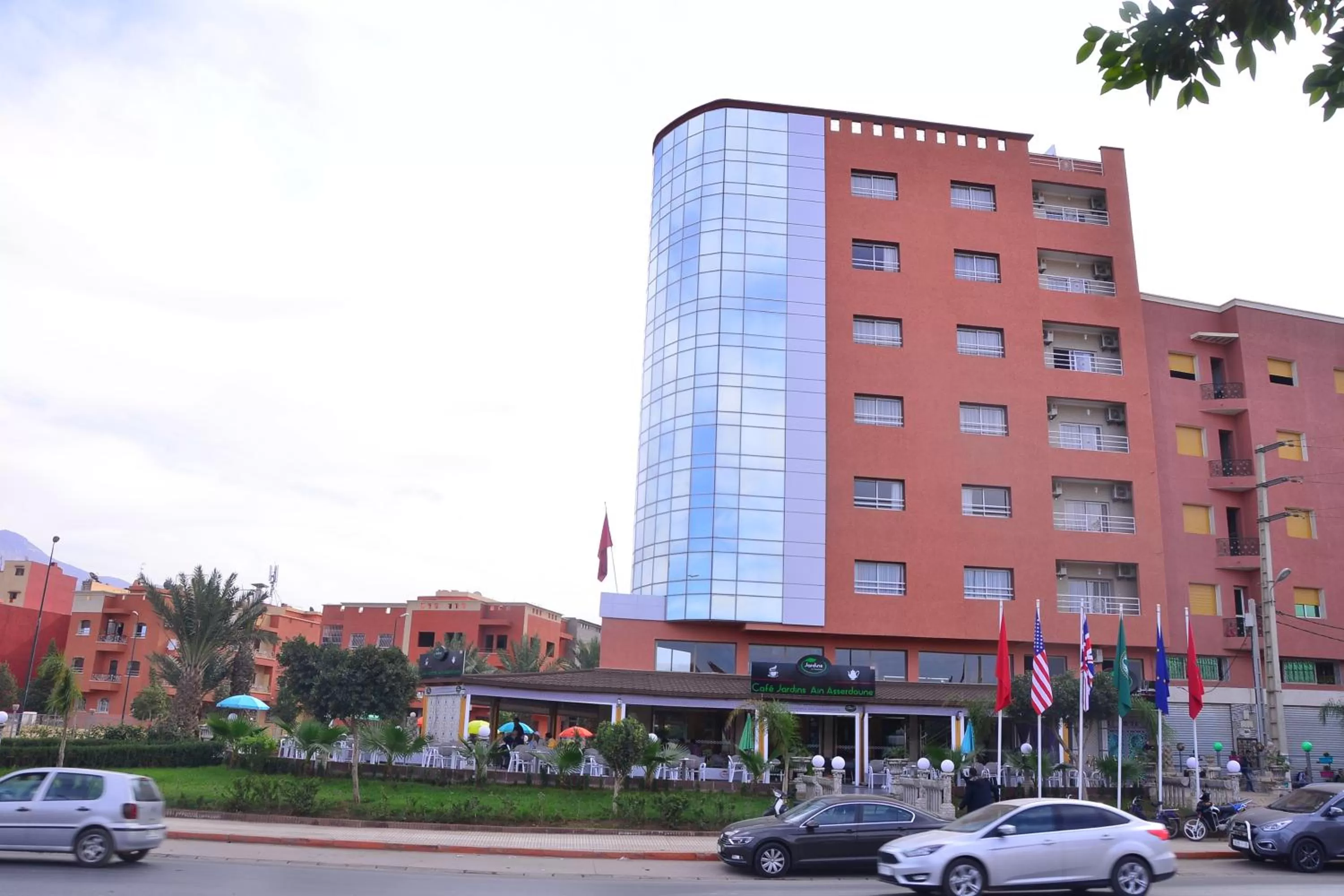 Property Building in Hôtel Hadaik Ain Asserdoune