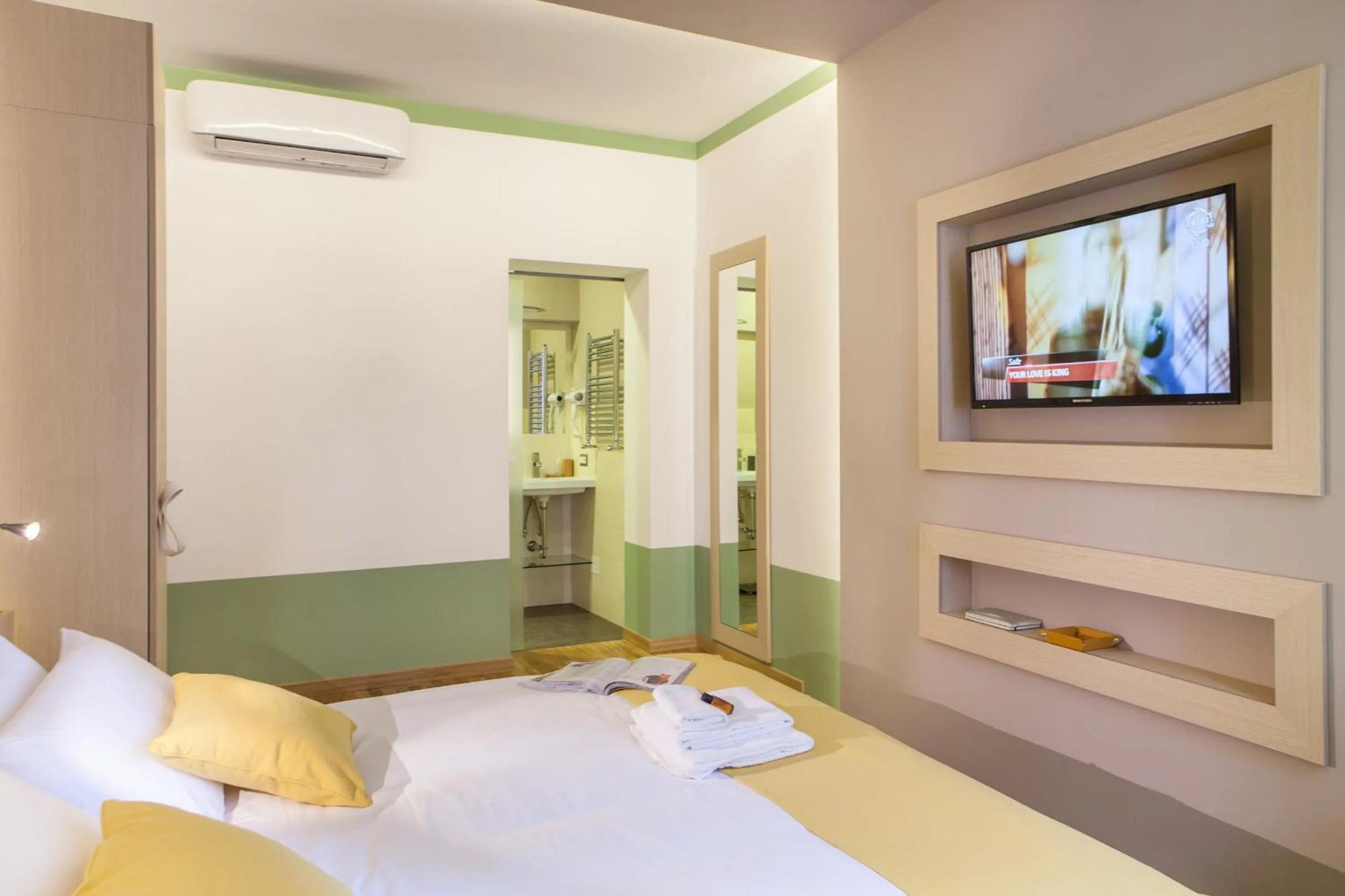 Bedroom, Bed in Grand Master Suites