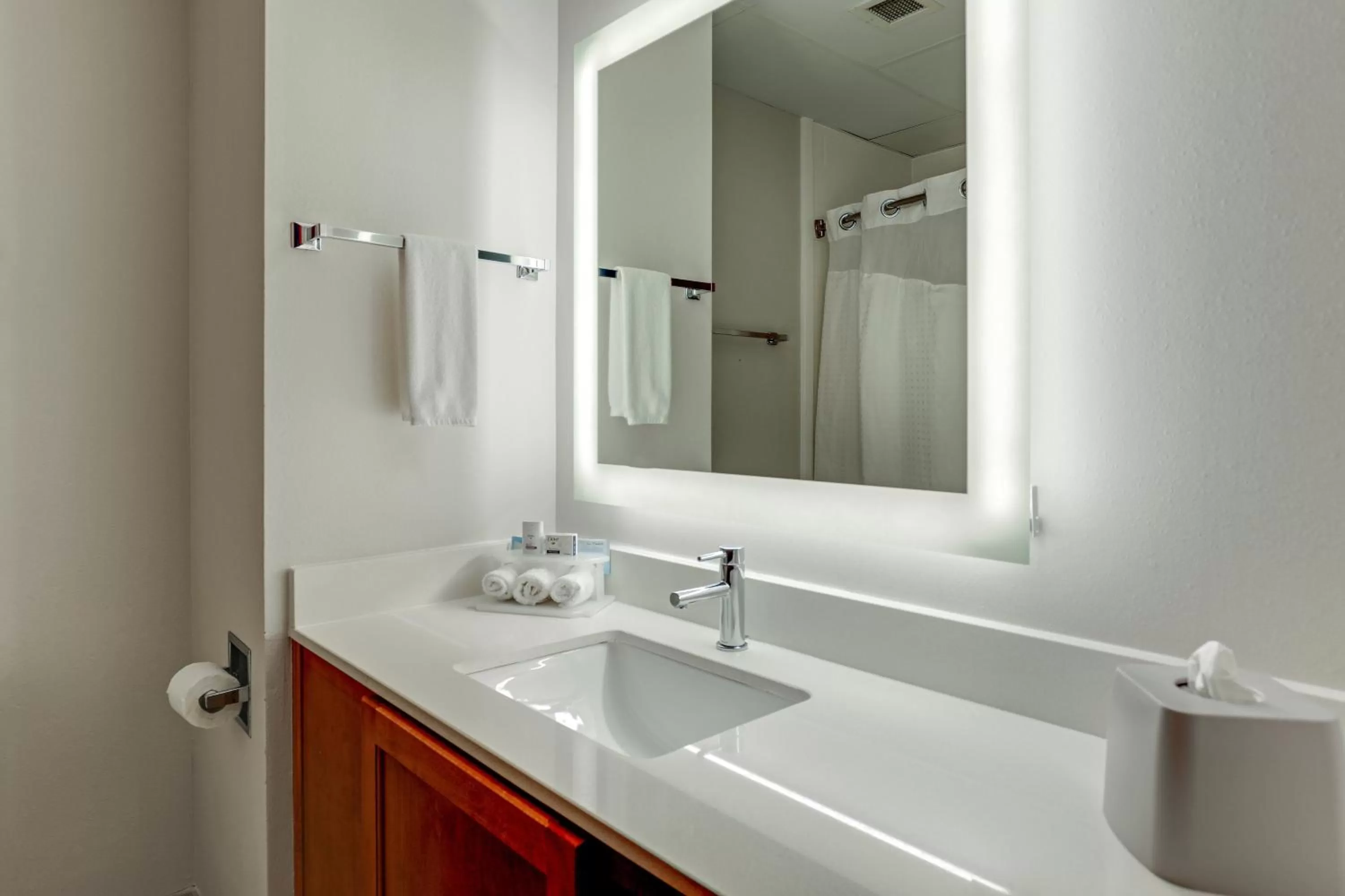 Queen Room with Two Queen Beds - Disability Access in Holiday Inn Express Campbellsville, an IHG Hotel