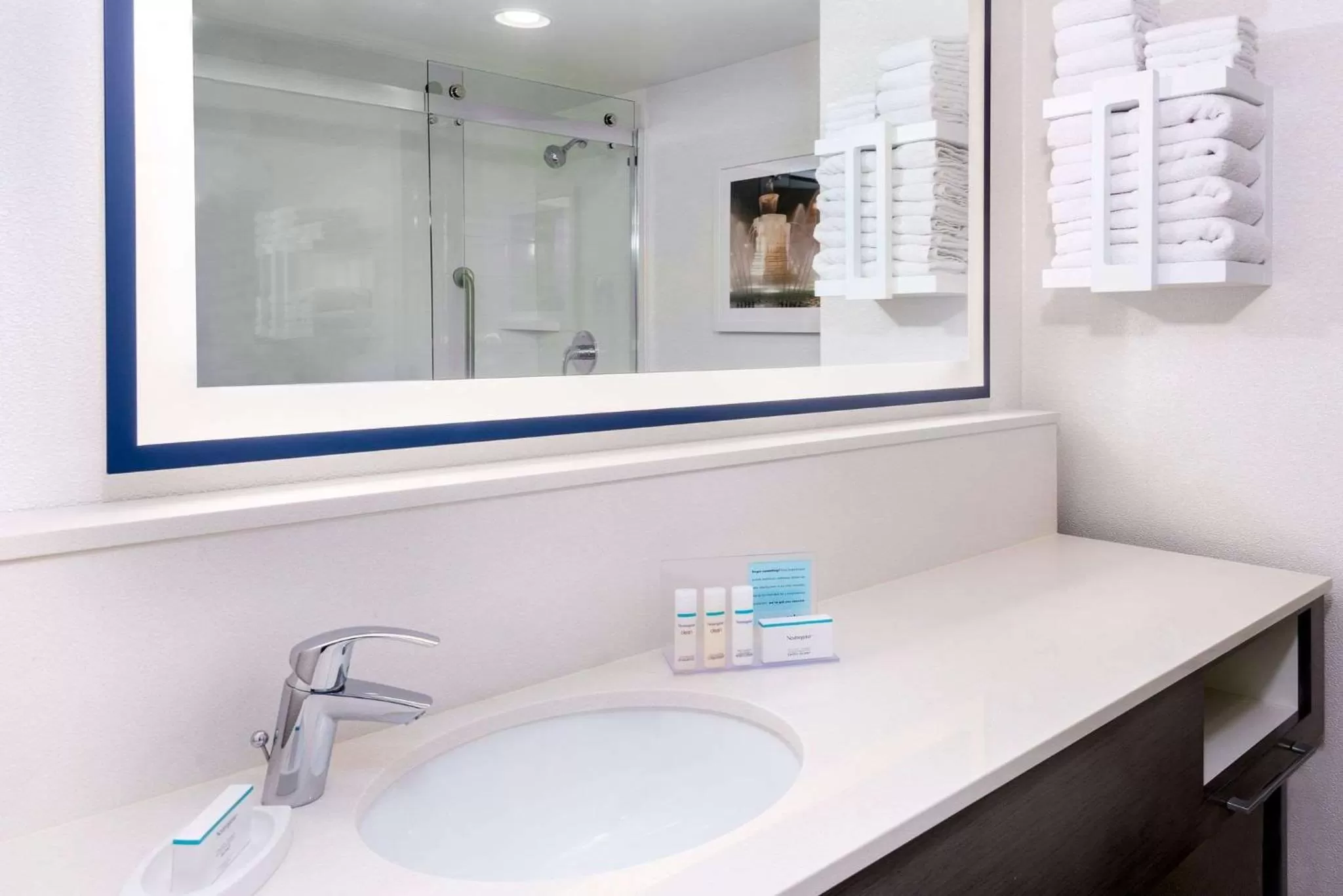 Bathroom in Hampton Inn & Suites Country Club Plaza