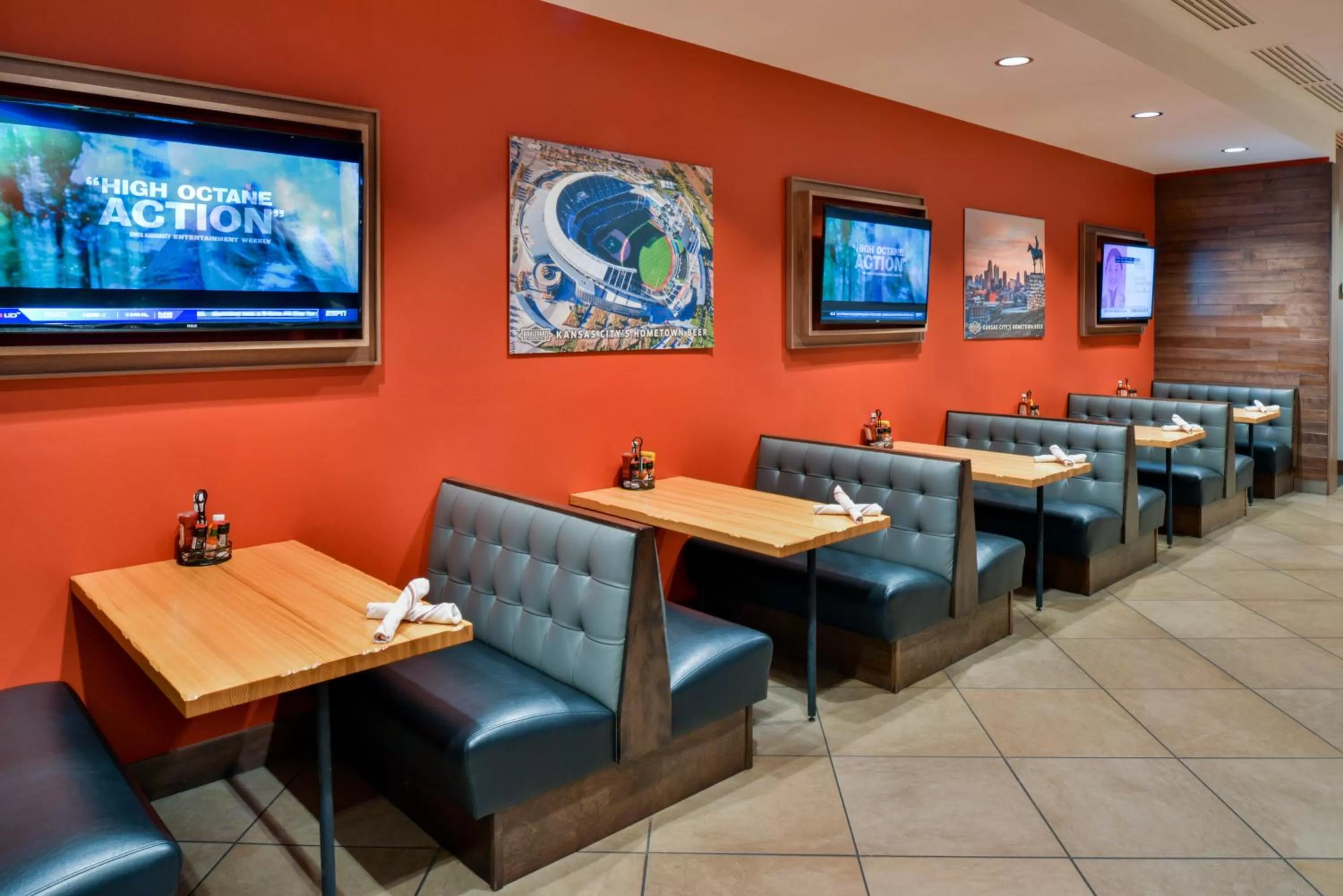 Restaurant/places to eat in Holiday Inn Kansas City Airport by IHG