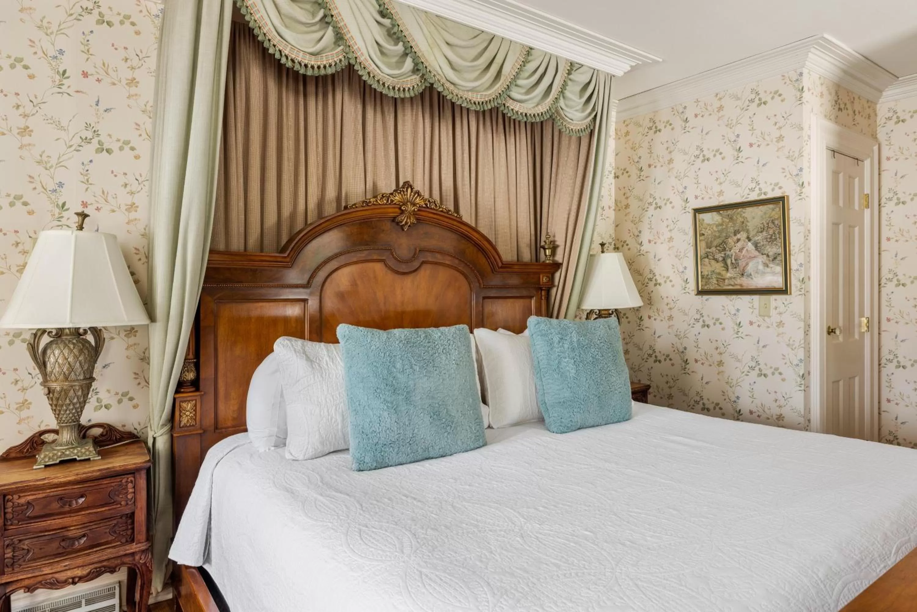 Bed in The Inn at Erlowest