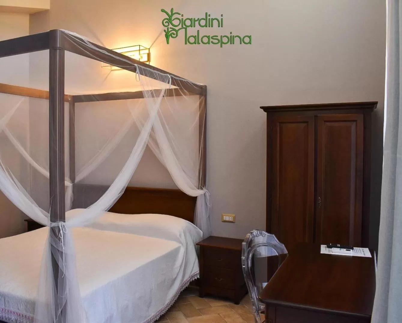 Photo of the whole room in Giardini Malaspina