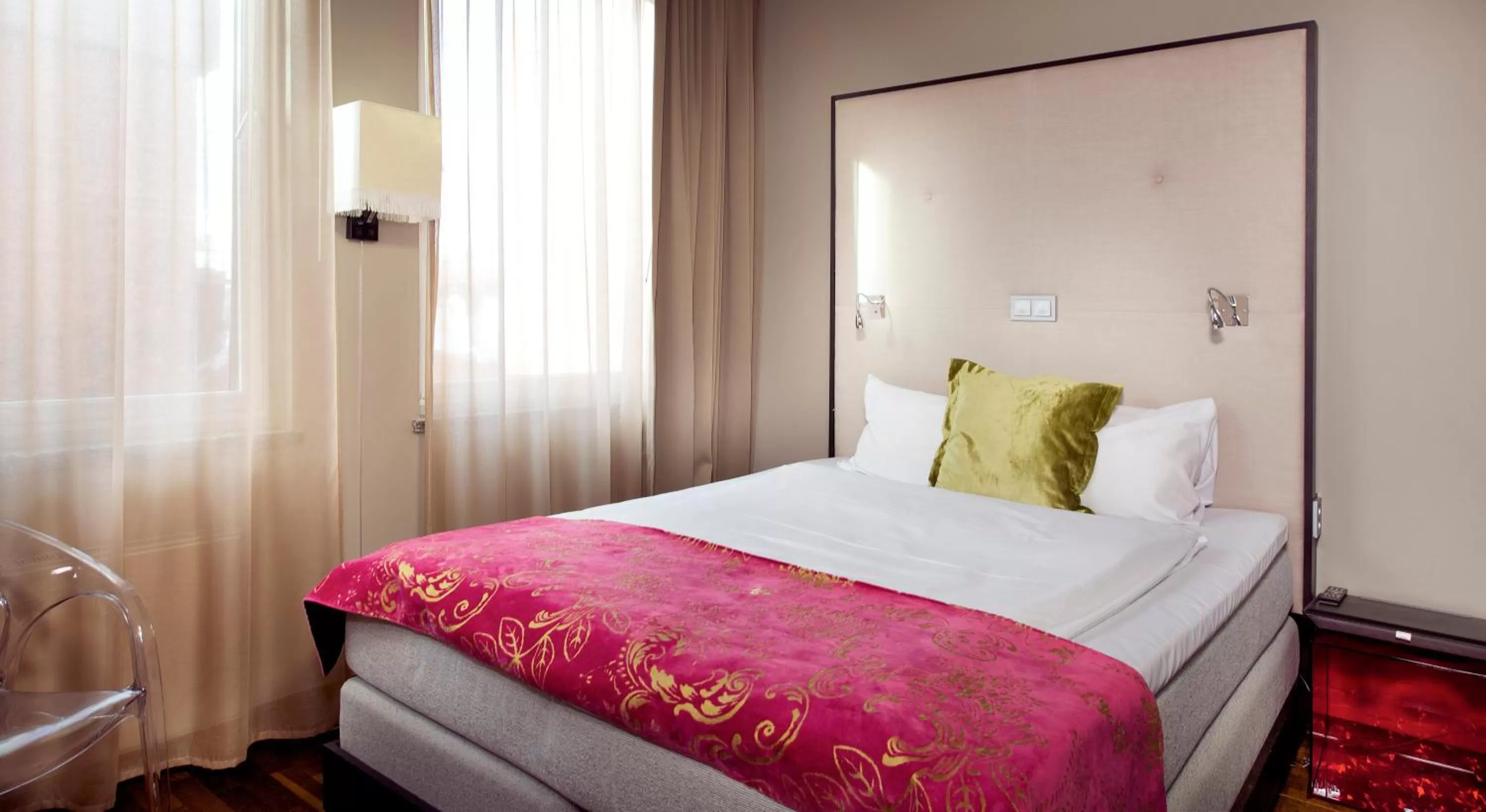 Bedroom, Bed in Home Hotel Folketeateret