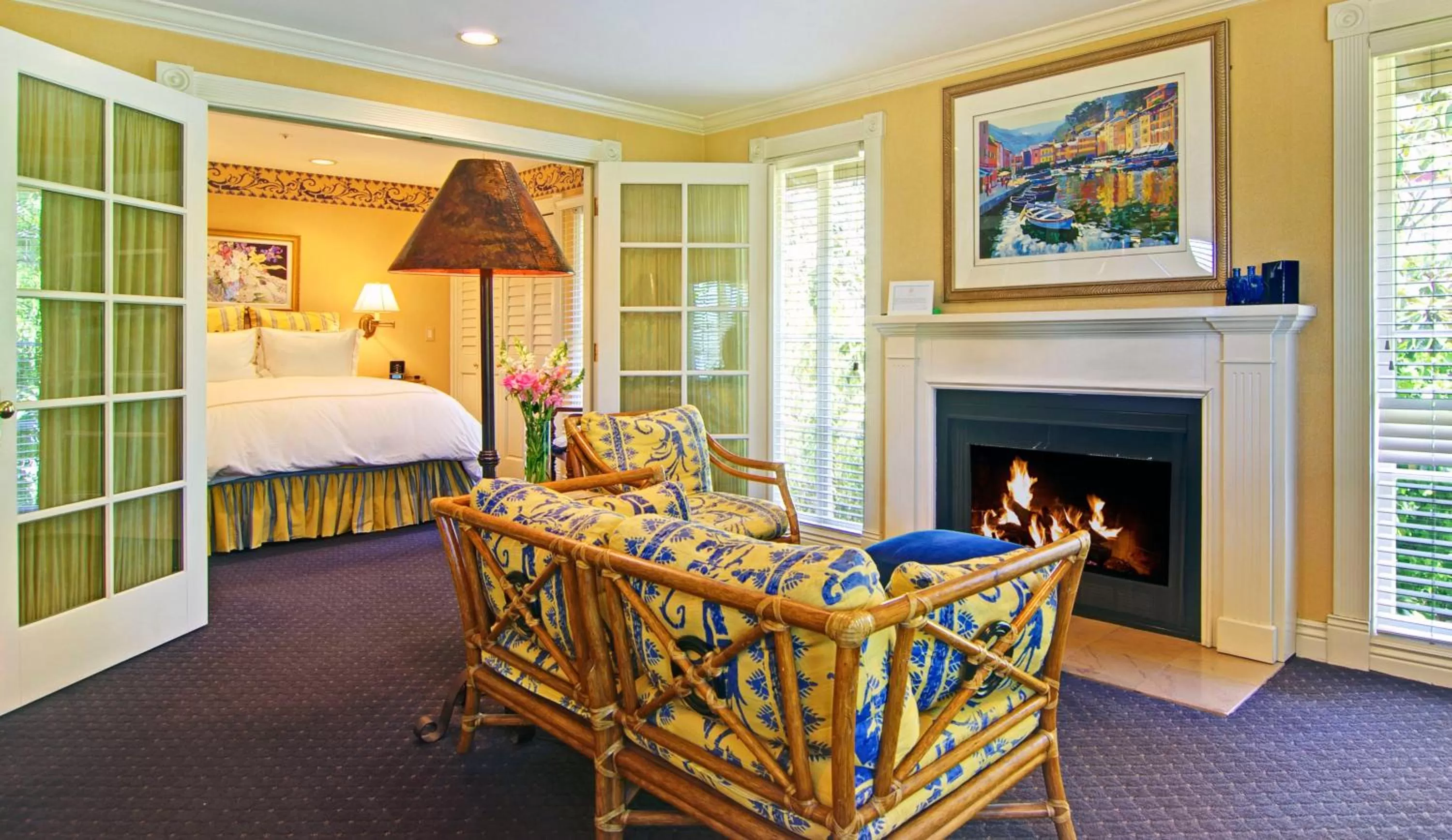 Seating area, Bed in Inn at Depot Hill