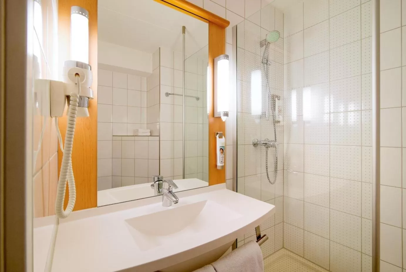 Shower in ibis Utrecht