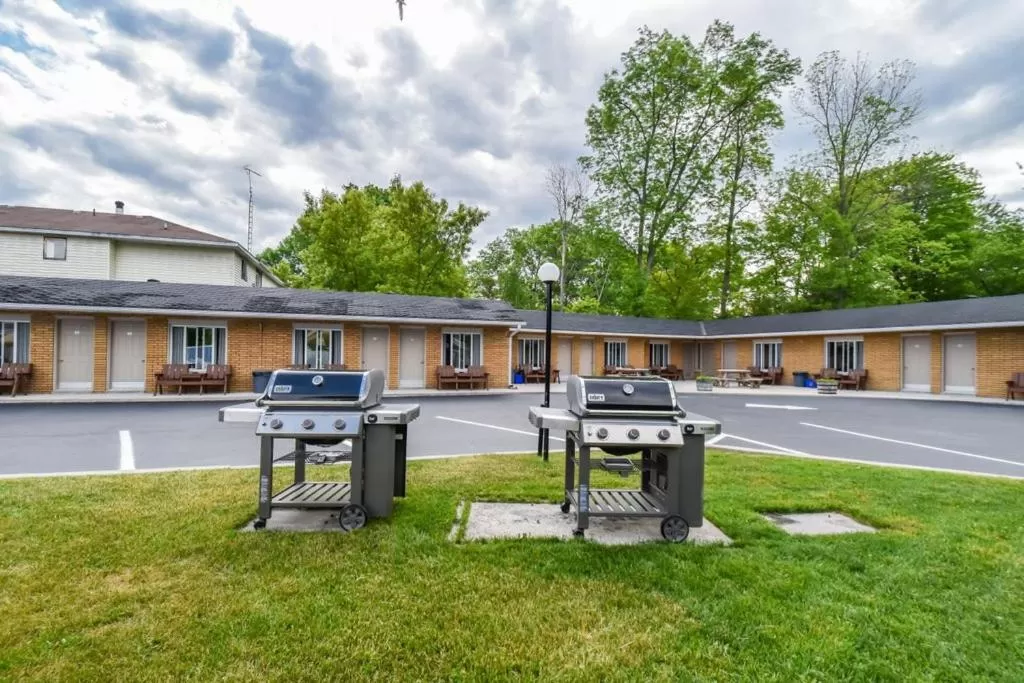 BBQ facilities in Beach Club by Beach1 Motel