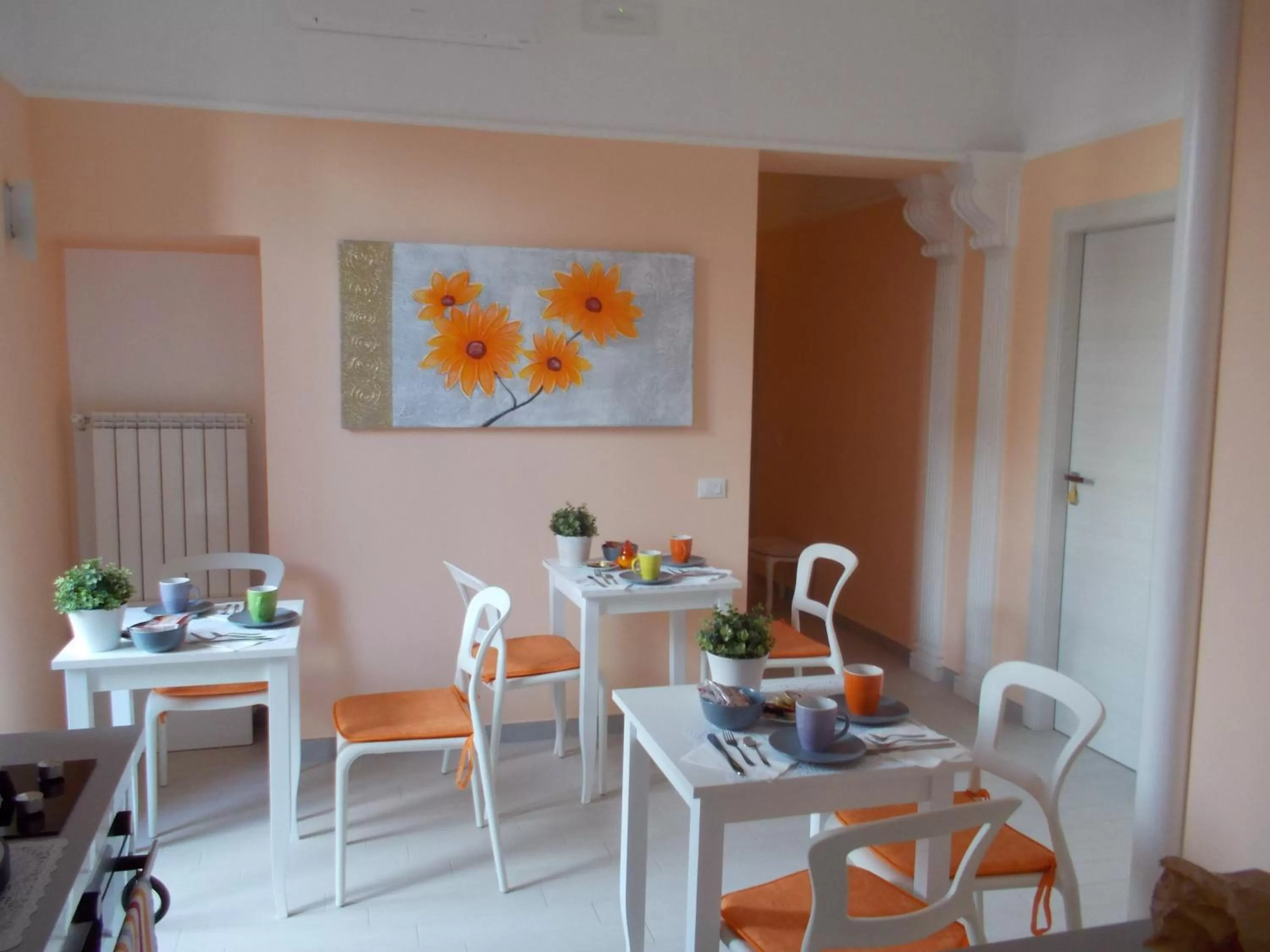 Restaurant/places to eat in Merulana Suite 2