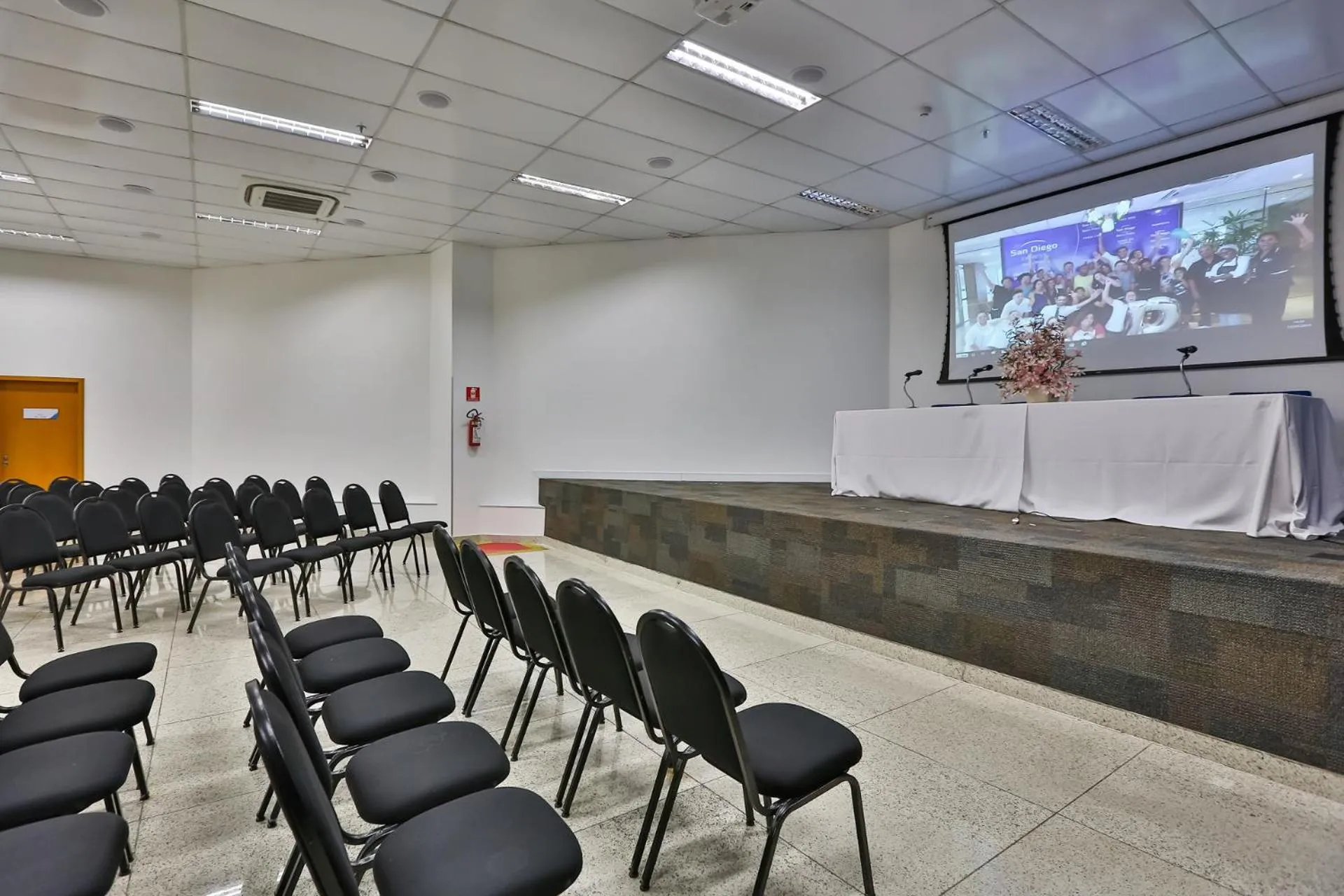 Business facilities in San Diego Express Barro Preto
