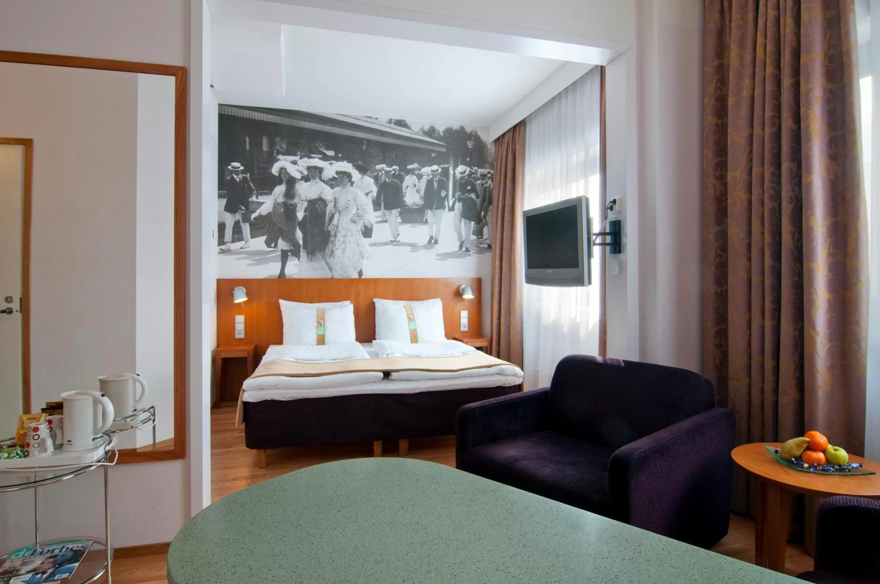 Photo of the whole room, Bed in Holiday Inn Helsinki-Vantaa Airport by IHG