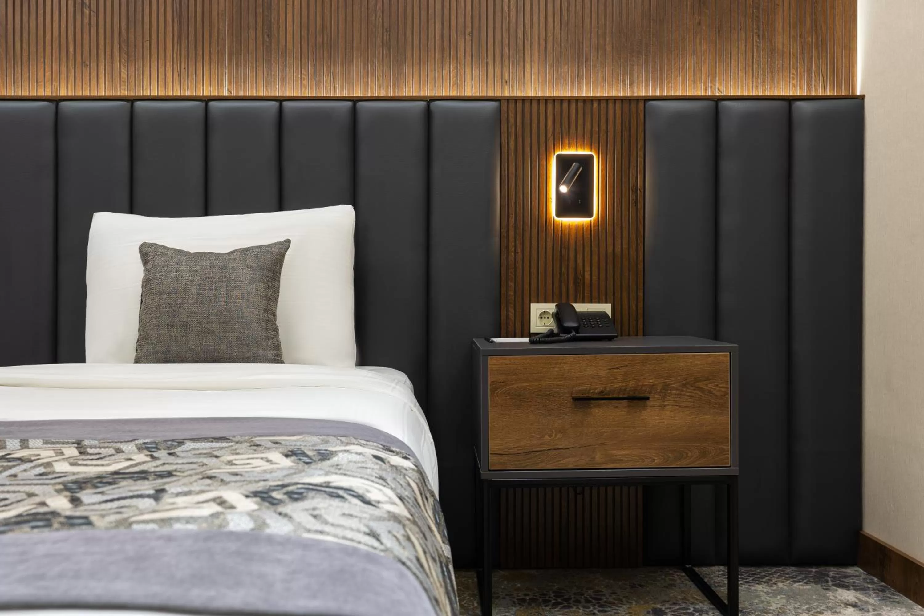 Bed in Shamsan Airport Hotel