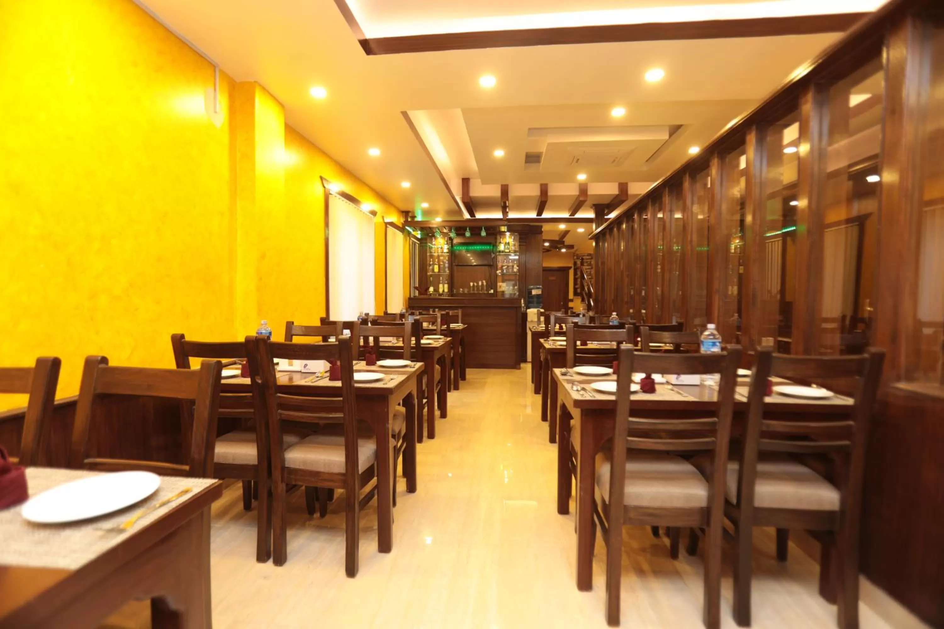 Restaurant/places to eat in Hotel The Clock