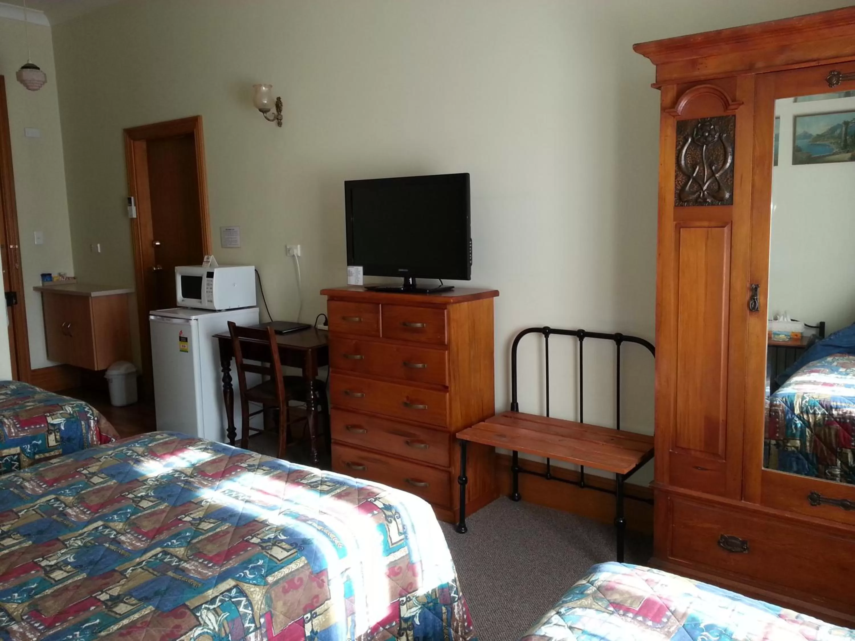 Photo of the whole room, Bed in Sonbern Lodge Motel