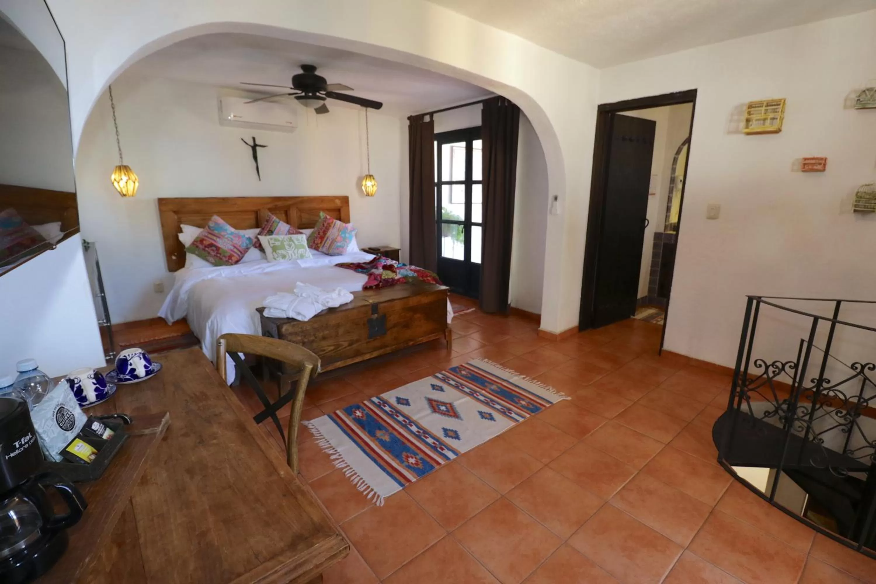 Photo of the whole room, Bed in Casa Mia Suites