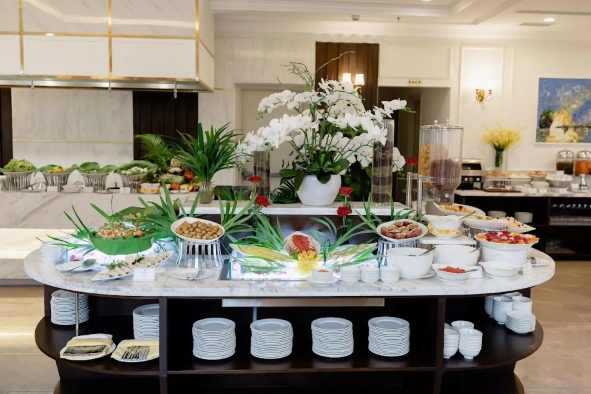 Restaurant/places to eat, Food in MerPerle Beach Hotel