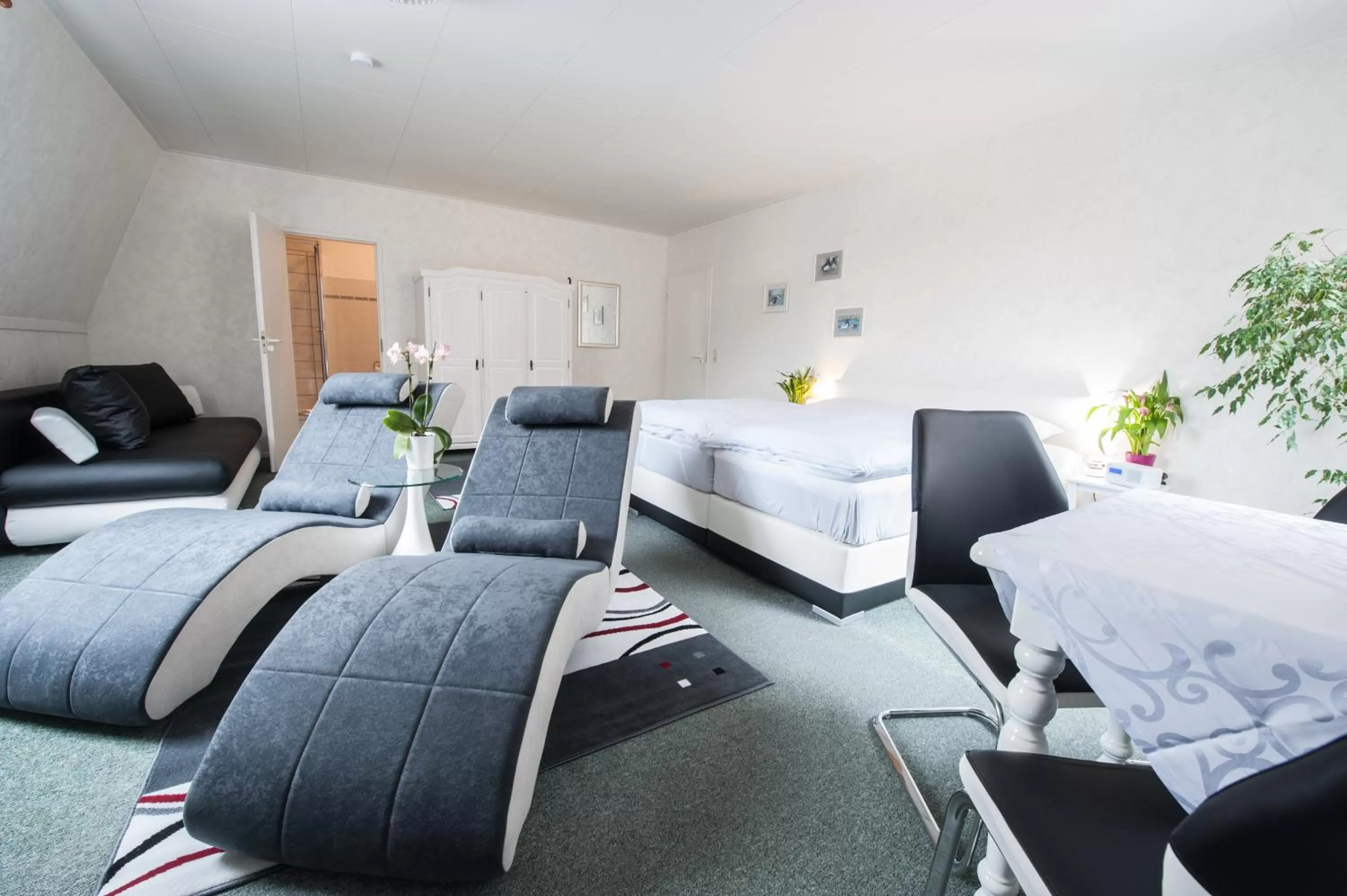 Photo of the whole room in Hotel Forsthaus Sellin