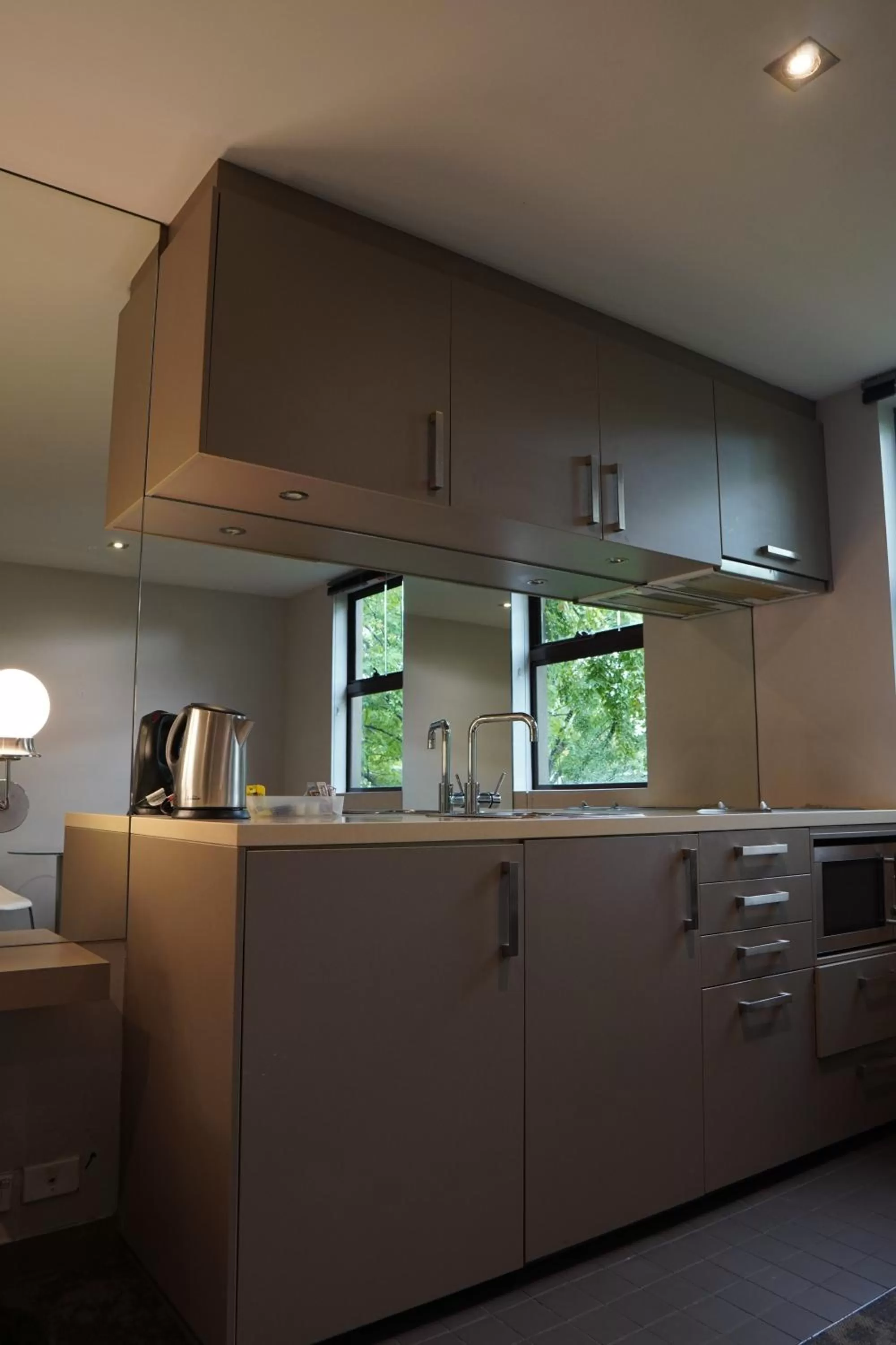 minibar, Kitchen/Kitchenette in MVV Motel & Comfy Kew Apartments