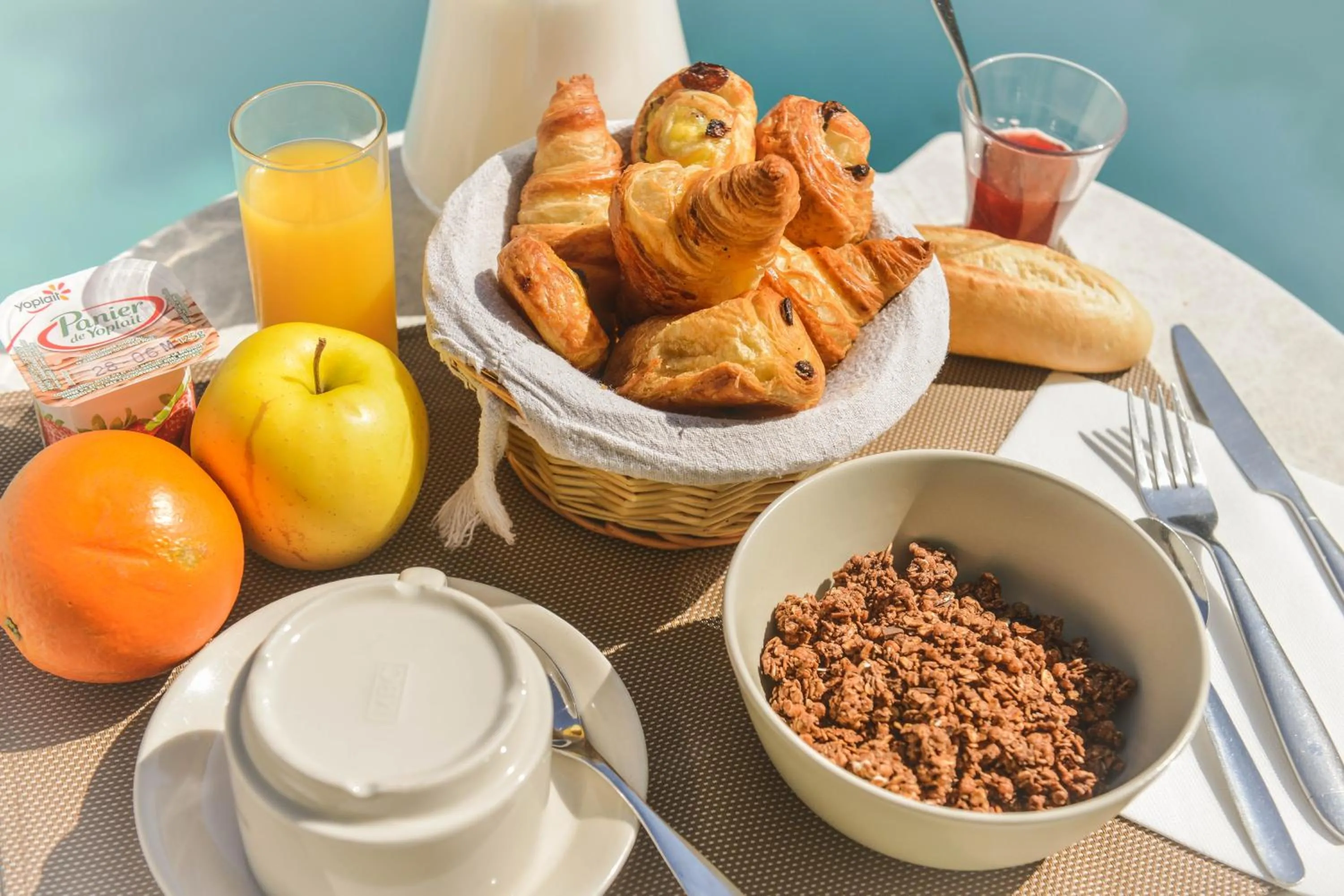 Breakfast in Logis Hôtel Restaurant Résidence