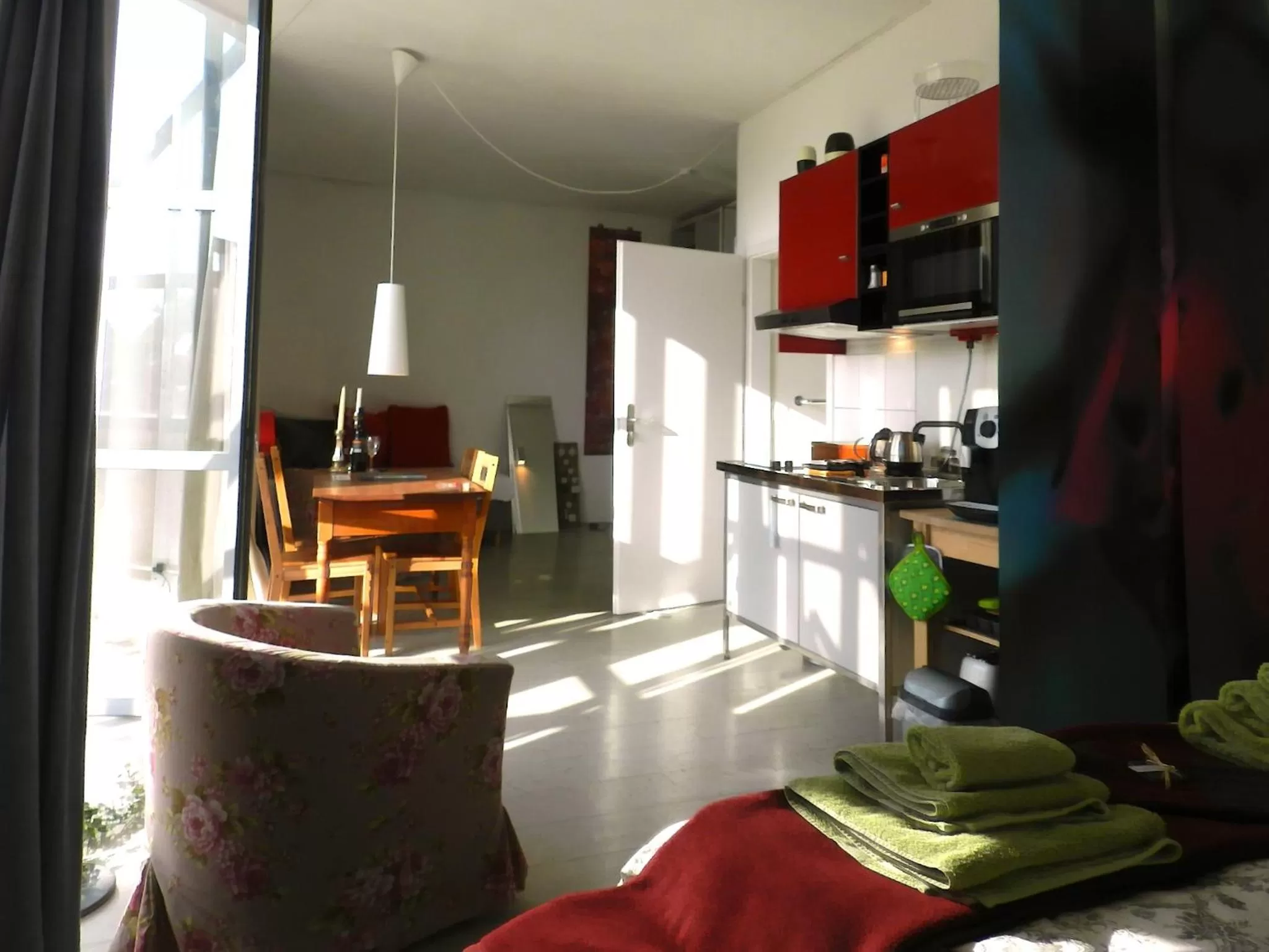 Photo of the whole room, Kitchen/Kitchenette in Blue Wall BnB