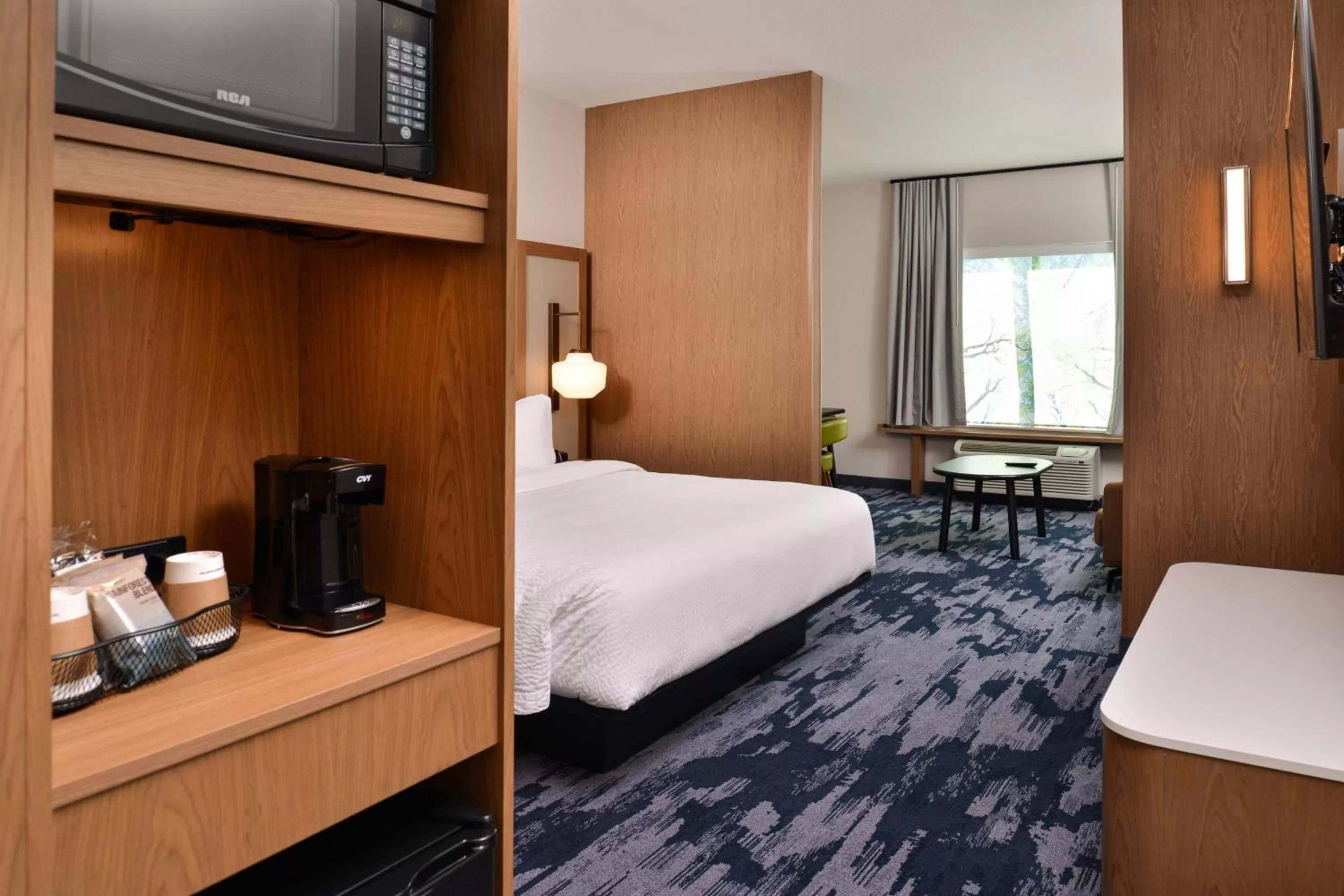 Photo of the whole room, Bed in Fairfield Inn and Suites by Marriott Minneapolis Shakopee