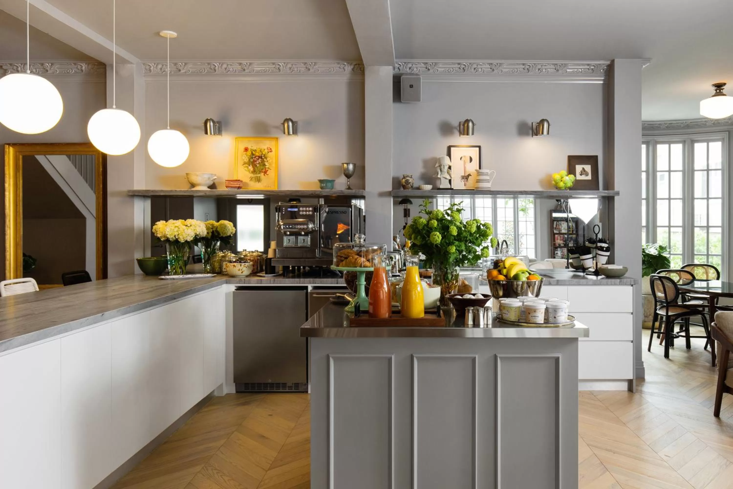 Food and drinks in Palihotel Westwood Village - West Beverly Hills