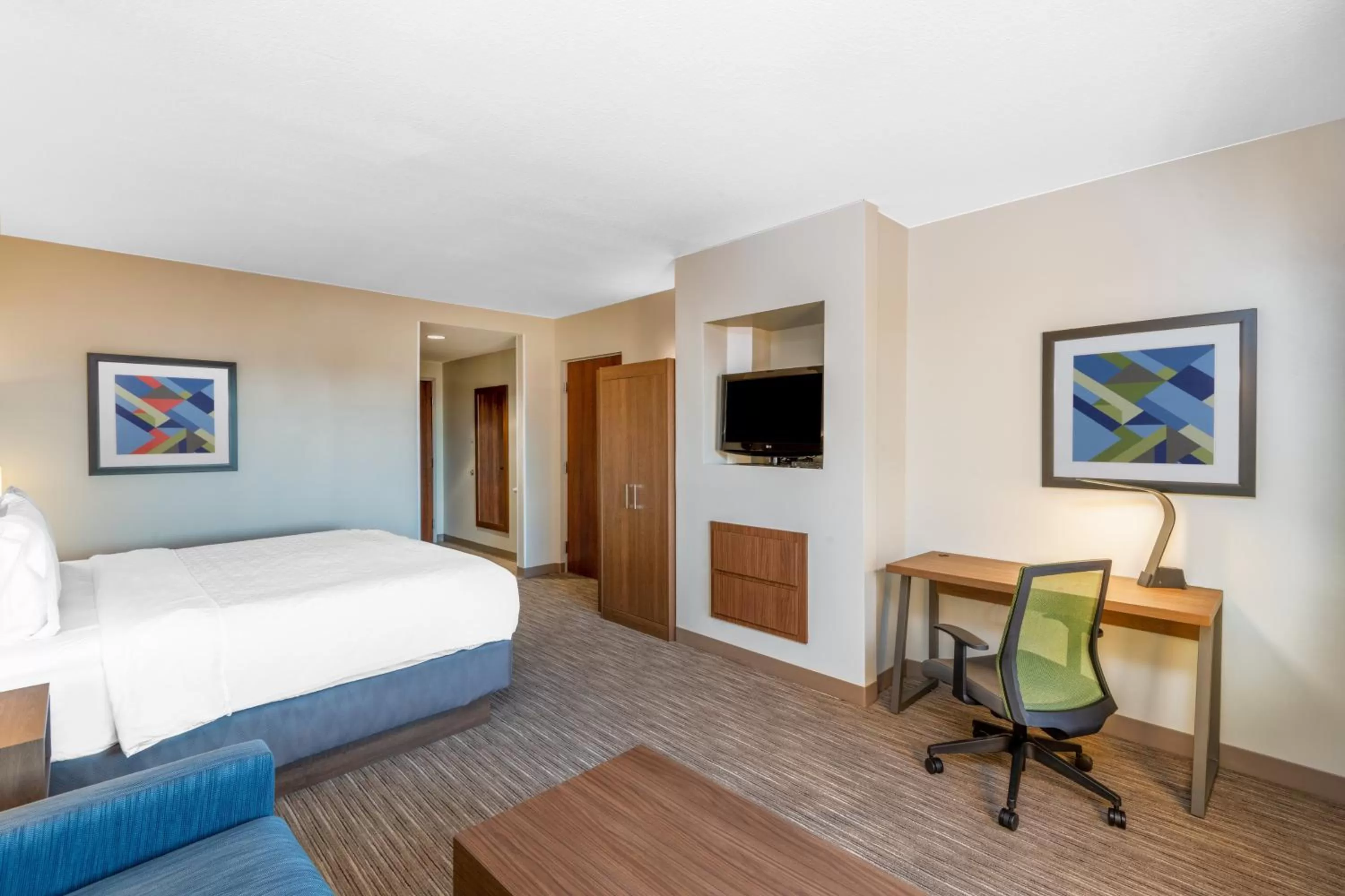 Photo of the whole room, Bed in Holiday Inn Express & Suites St George North - Zion by IHG