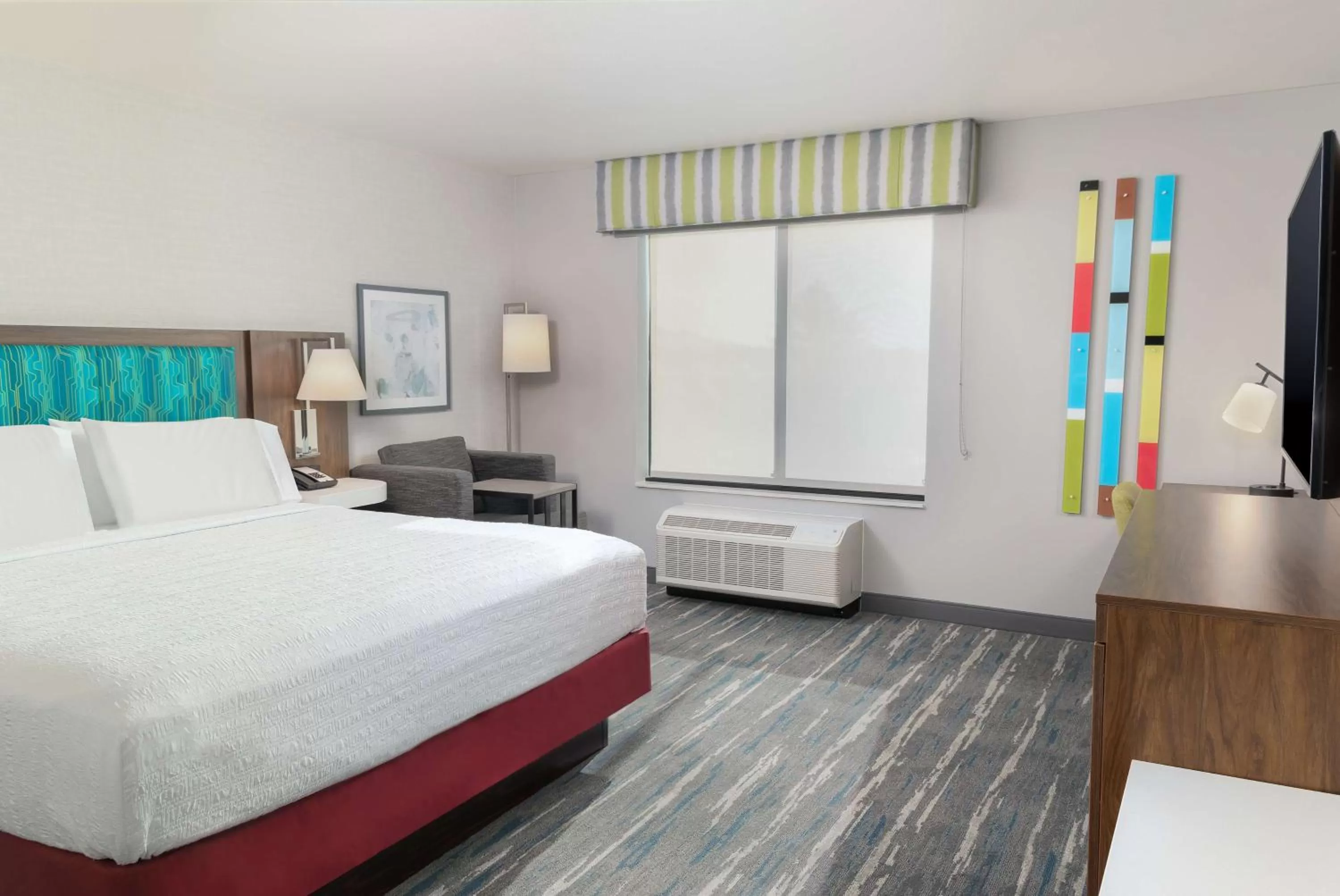 Bed in Hampton Inn & Suites Santa Rosa Sonoma Wine Country