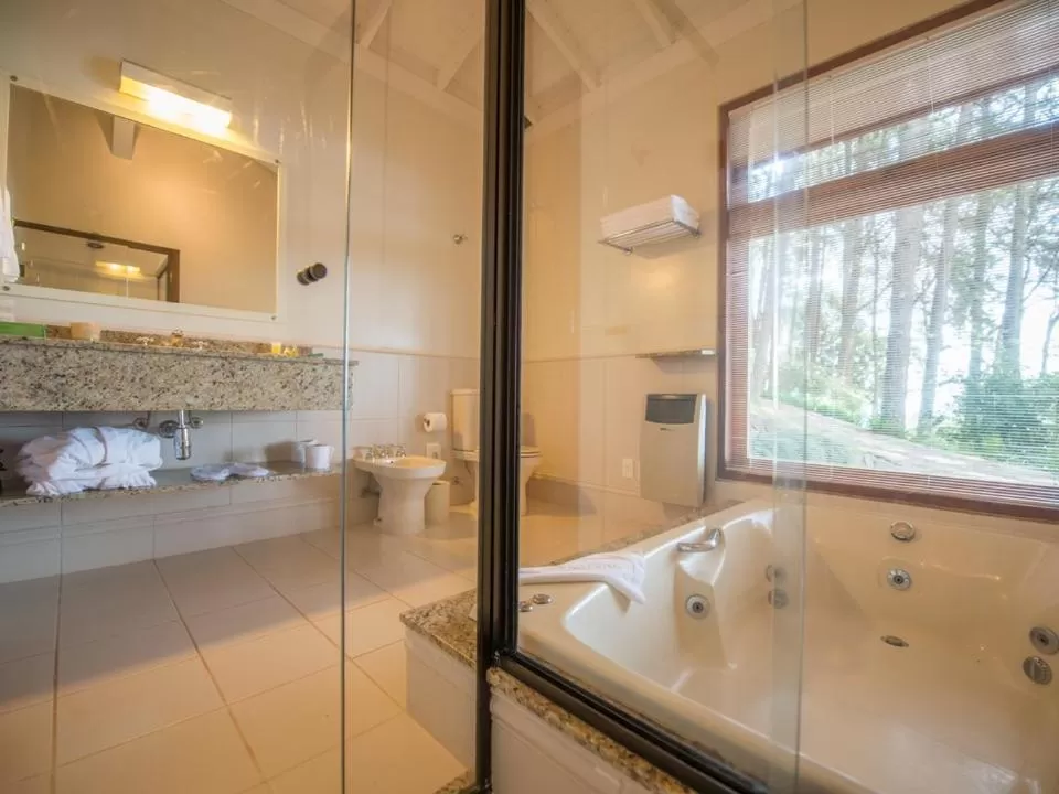 Shower, Bathroom in Kuriuwa Hotel